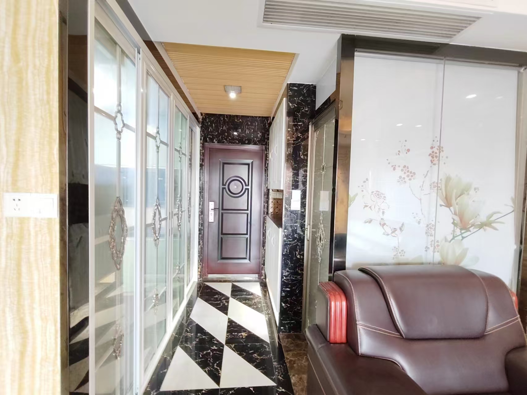 英伦首府金域豪廷  1室1厅1卫    1300.0元/月 英伦首府金域豪廷  1室1厅1卫    1300.0元/月室内图