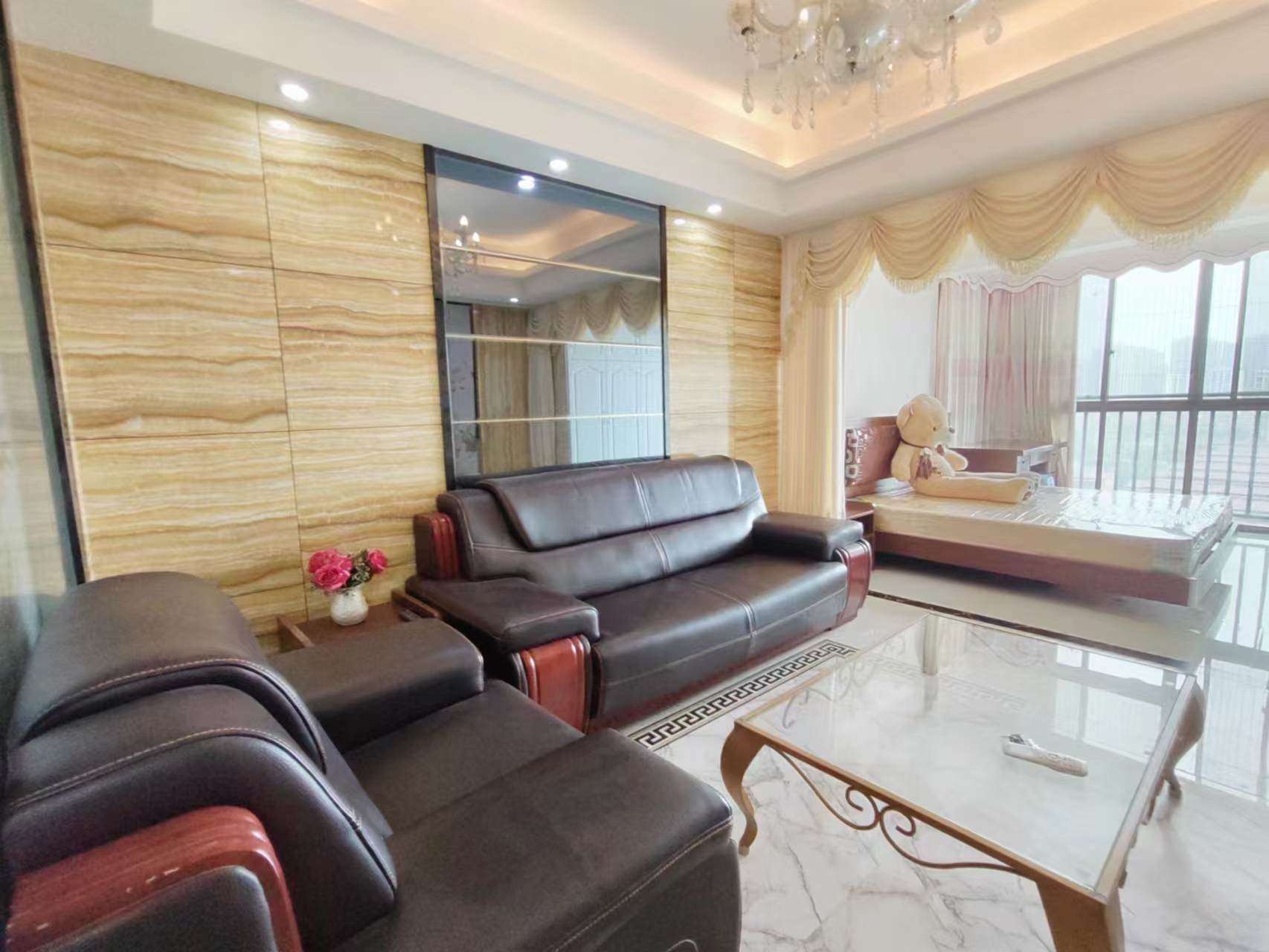 英伦首府金域豪廷  1室1厅1卫    1300.0元/月 英伦首府金域豪廷  1室1厅1卫    1300.0元/月室内图