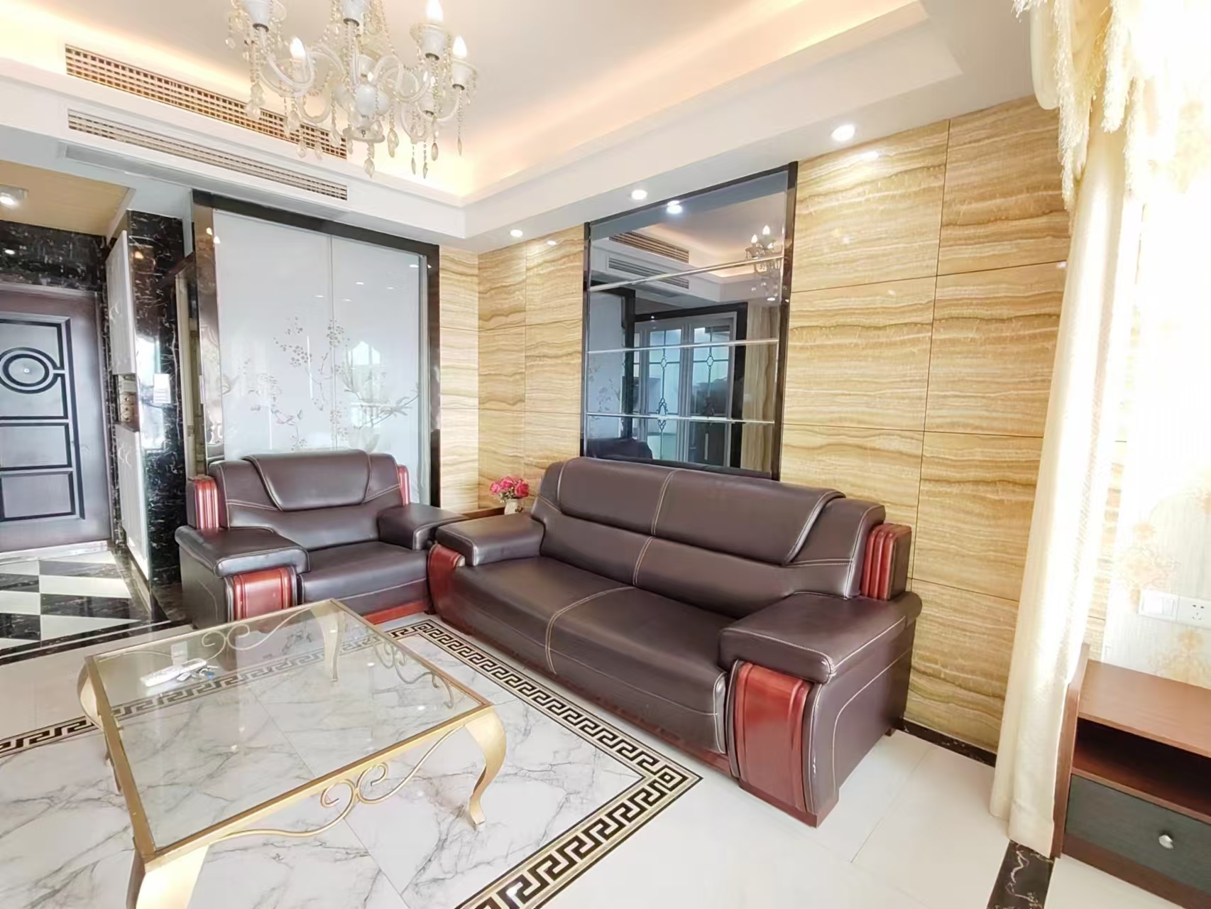 英伦首府金域豪廷  1室1厅1卫    1300.0元/月 英伦首府金域豪廷  1室1厅1卫    1300.0元/月室内图