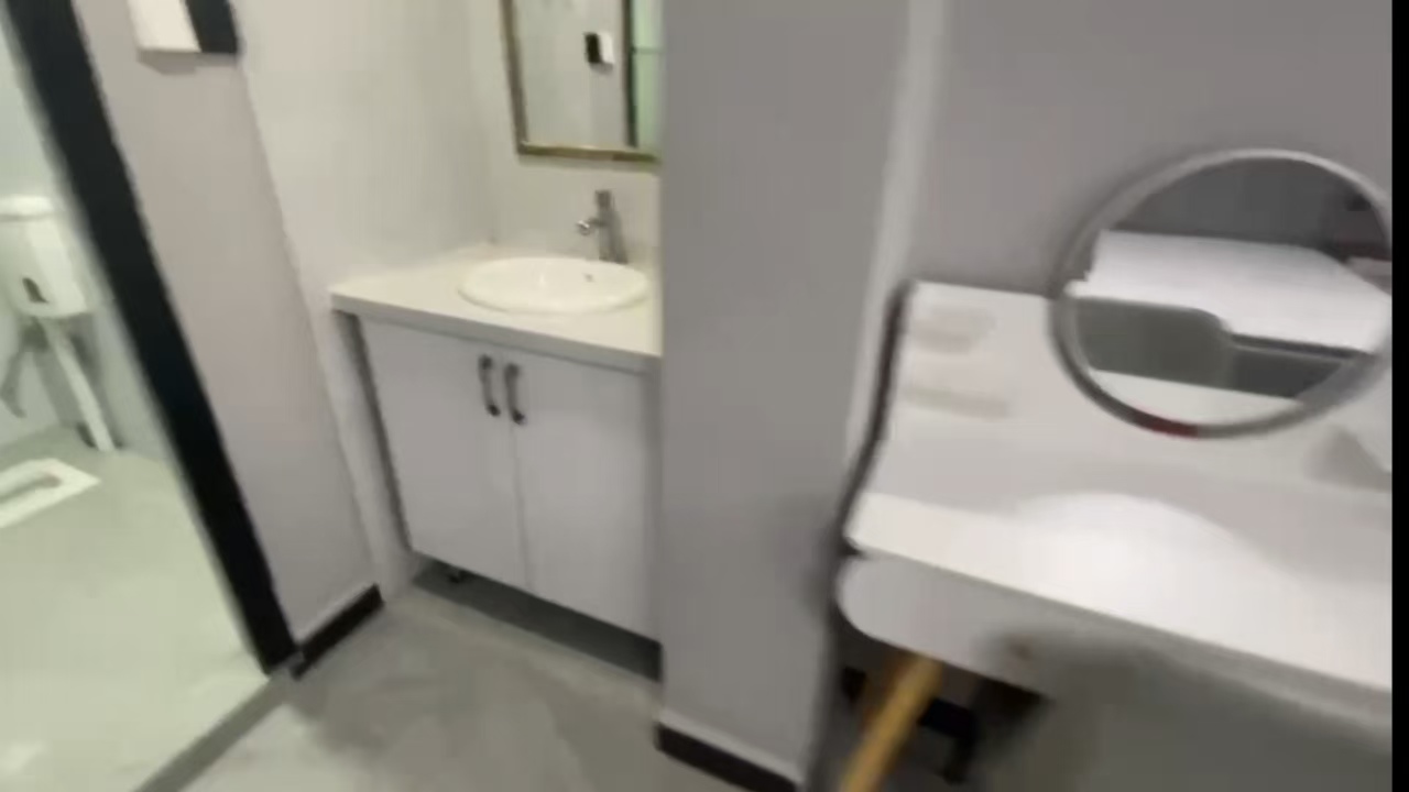 绿地新都会  1室1厅1卫    1000.0元/月 绿地新都会  1室1厅1卫    1000.0元/月室内图