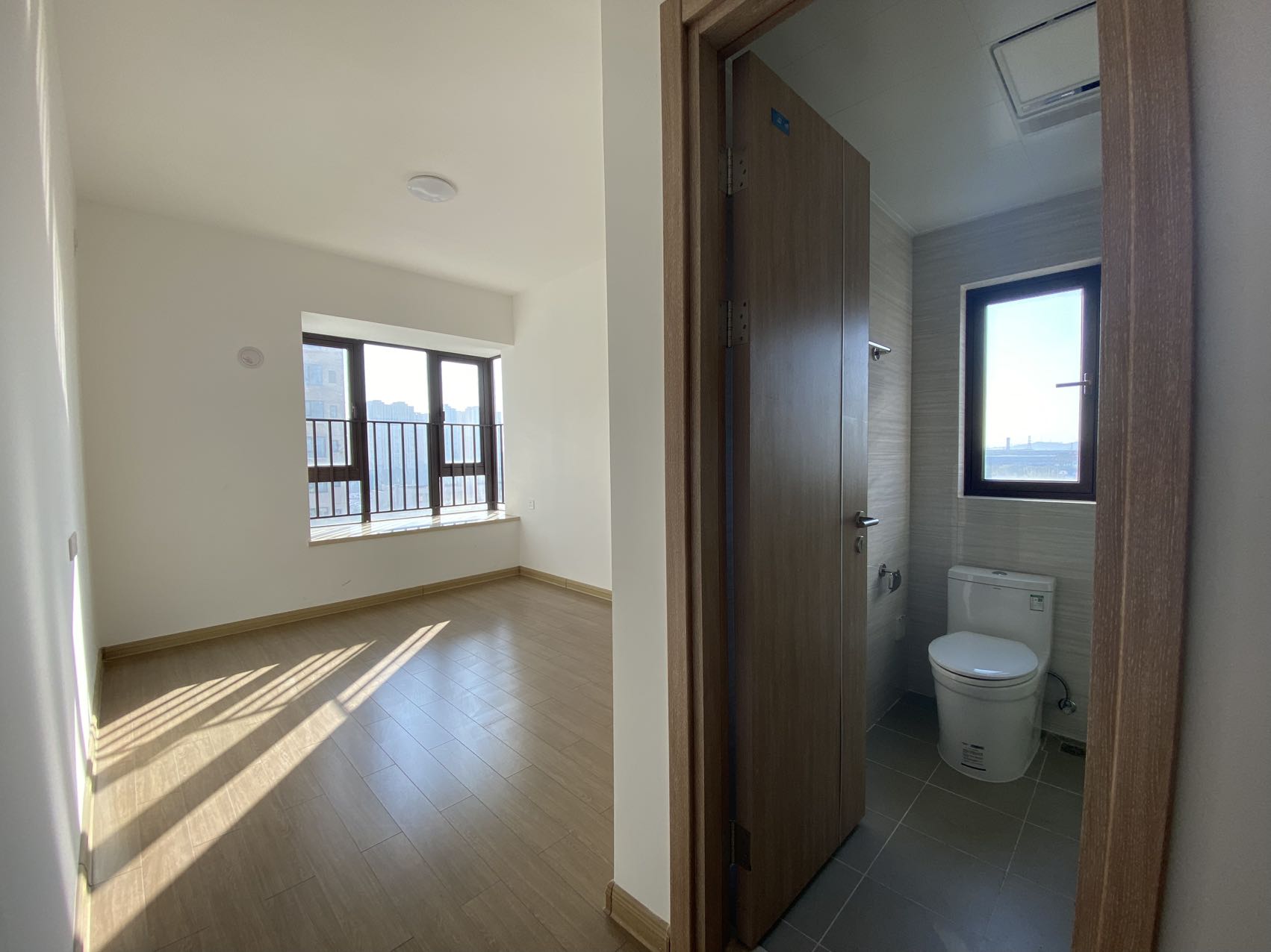 蓝溪谷 3室1厅2卫 1400.0元/月 蓝溪谷 3室1厅2卫 1400.0元/月室内图