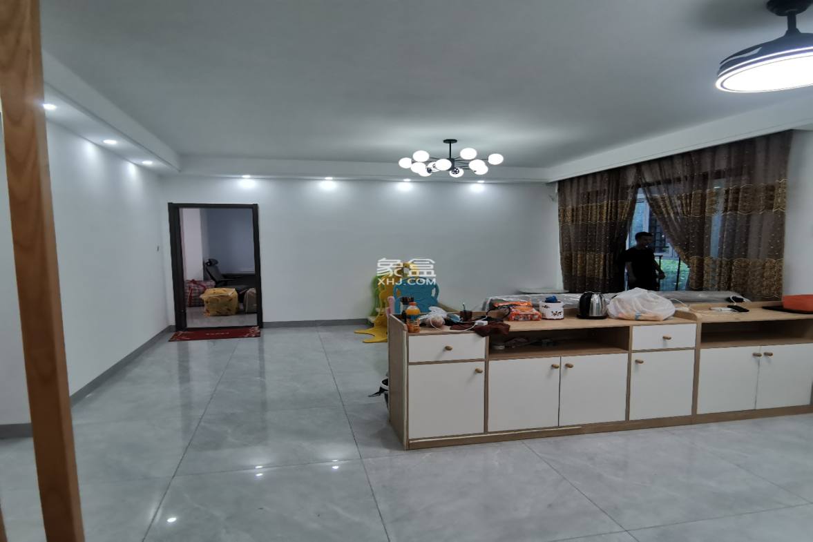 伊泰天骄二期 3室2厅2卫 168.0万 伊泰天骄二期 3室2厅2卫 168.0万室内图