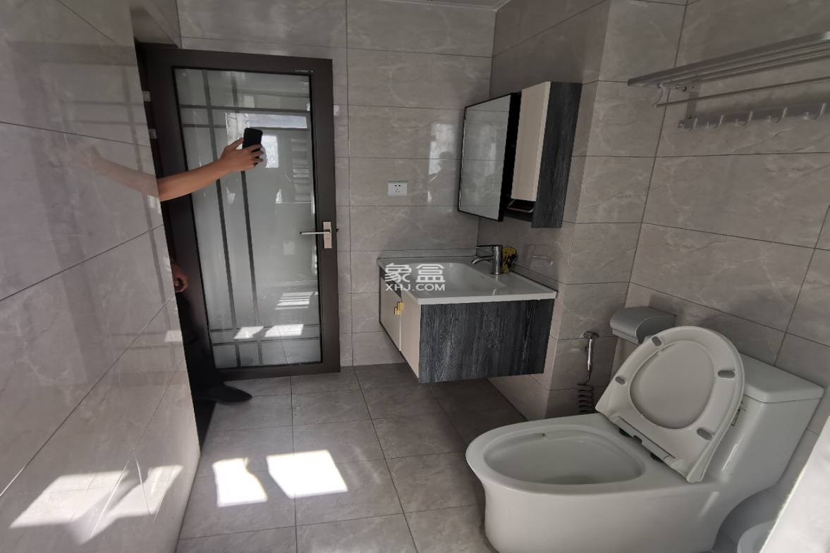 伊泰天骄二期 3室2厅2卫 168.0万 伊泰天骄二期 3室2厅2卫 168.0万室内图