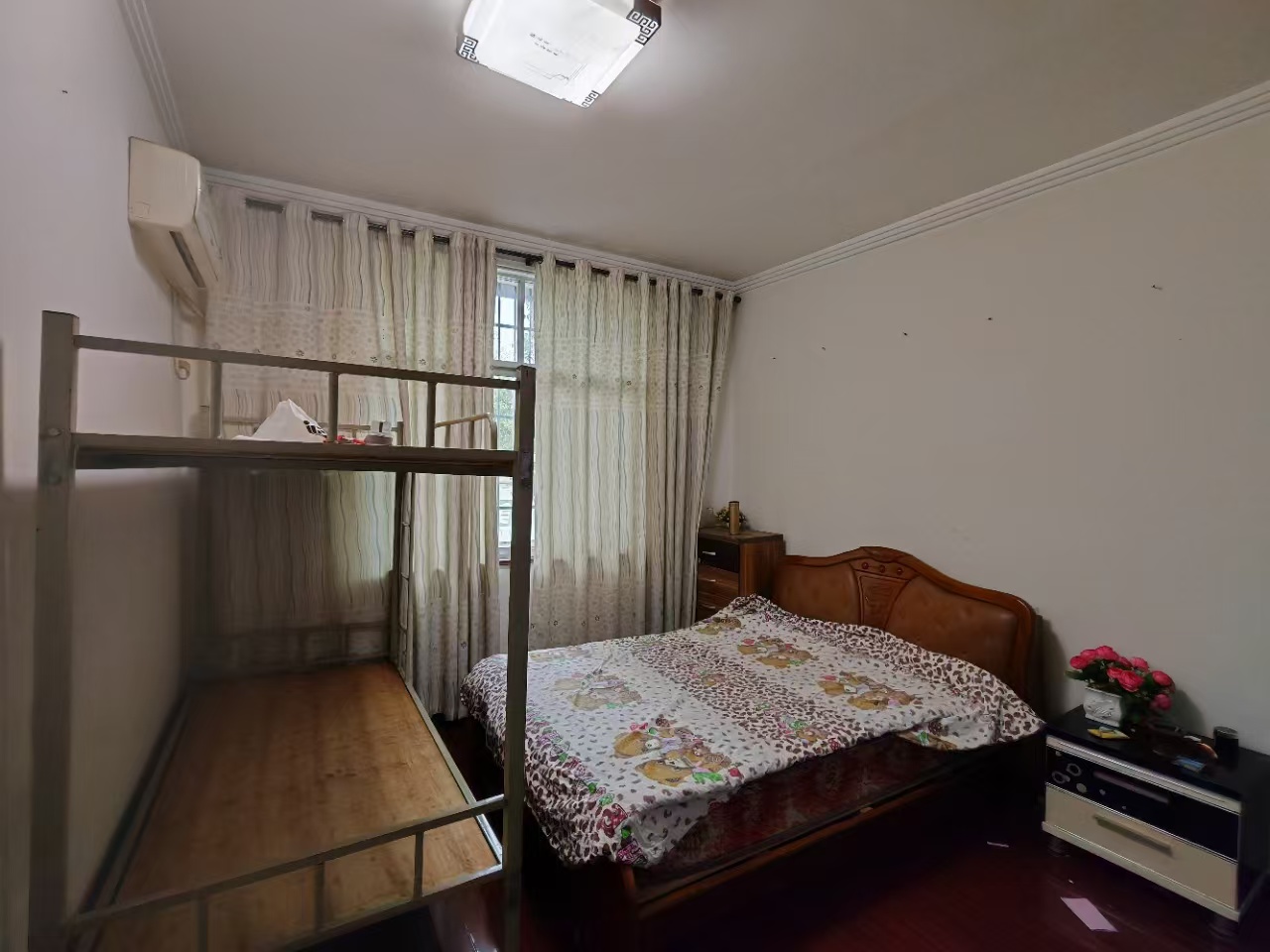 马良小区  3室2厅2卫   1300.00元/月室内图