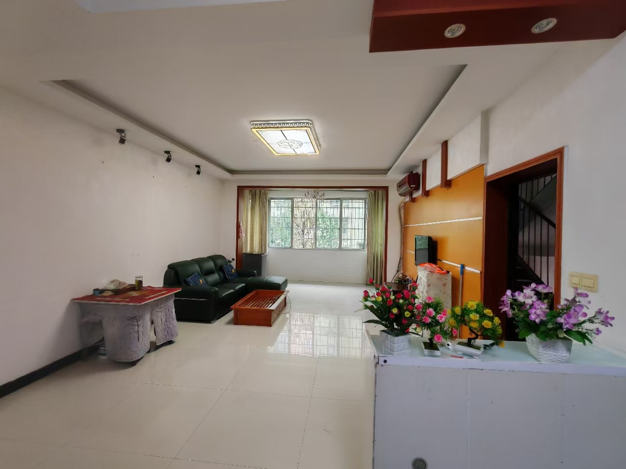 马良小区  3室2厅2卫   1300.00元/月室内图