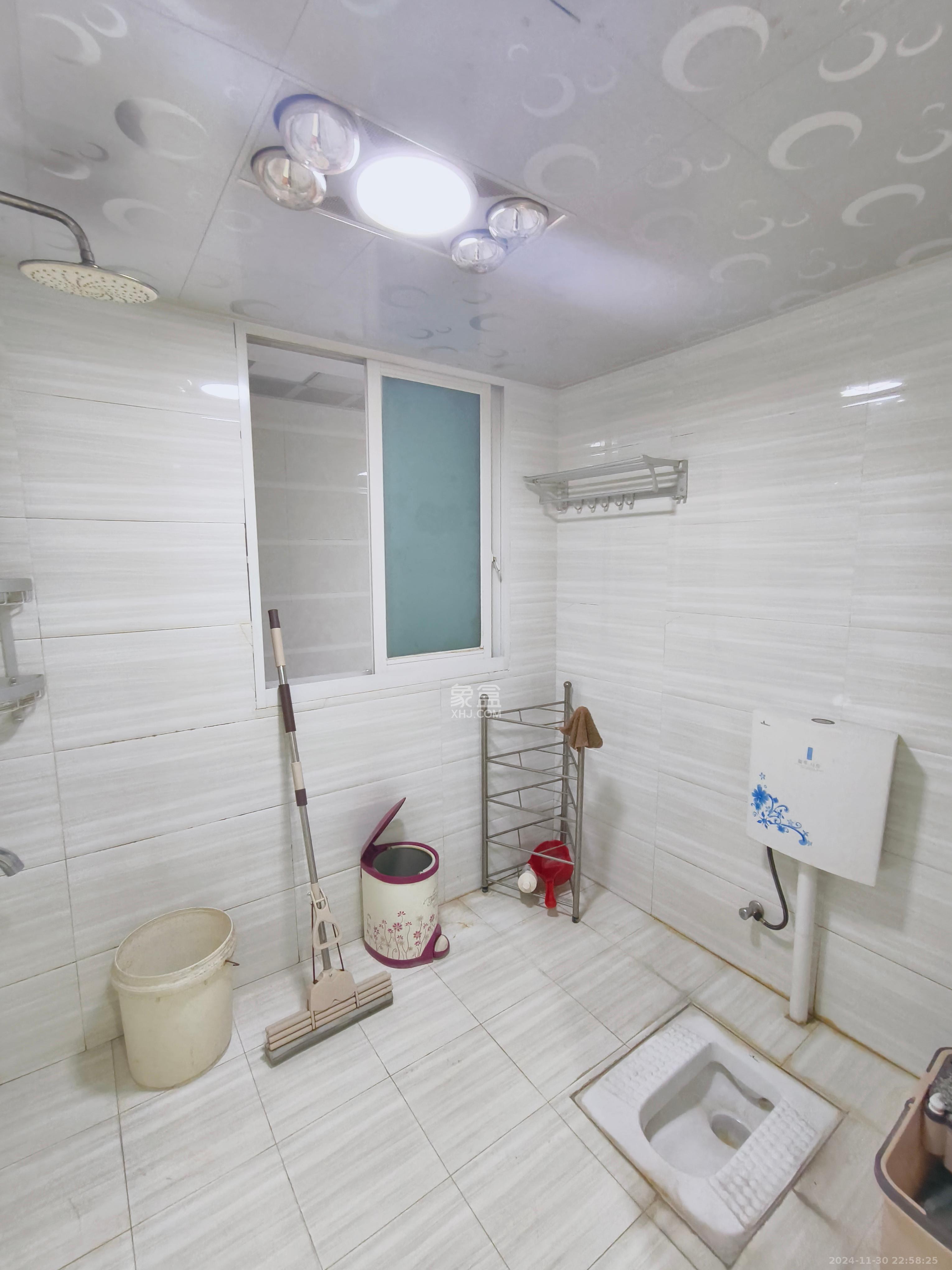 华龙家园(和泰家园)  3室0厅0卫    2000.0元/月 华龙家园(和泰家园)  3室0厅0卫    2000.0元/月室内图