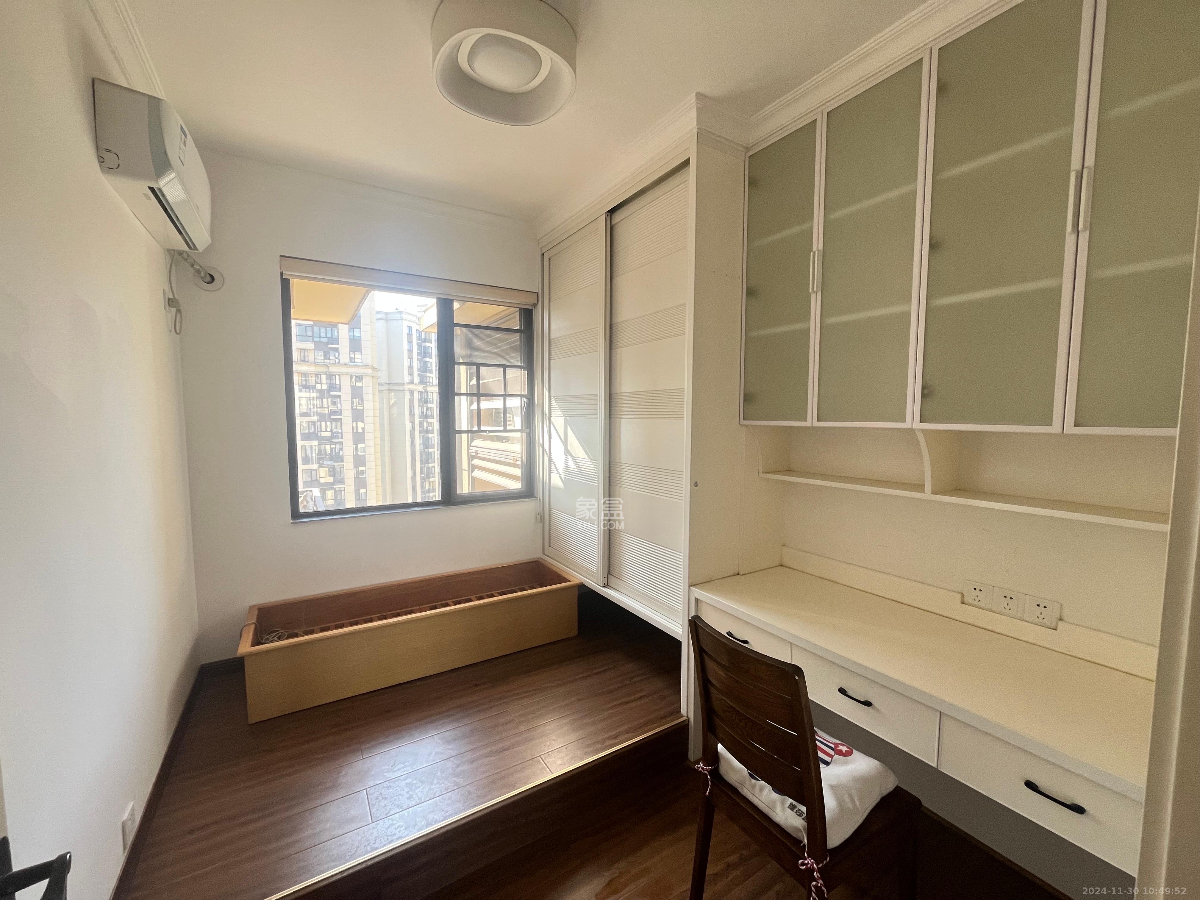 和泓梅溪四季  4室2厅2卫    3400.0元/月 和泓梅溪四季  4室2厅2卫    3400.0元/月室内图