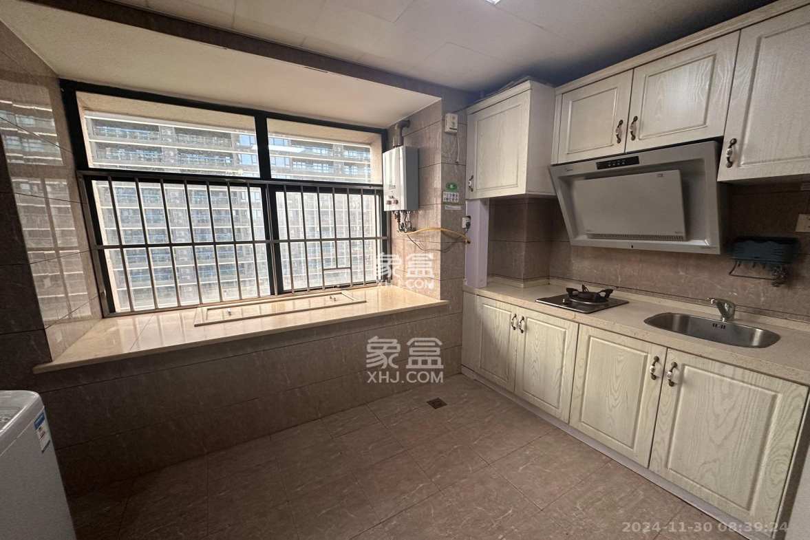 蓝湾国际广场  1室1厅1卫    1800.0元/月 蓝湾国际广场  1室1厅1卫    1800.0元/月室内图