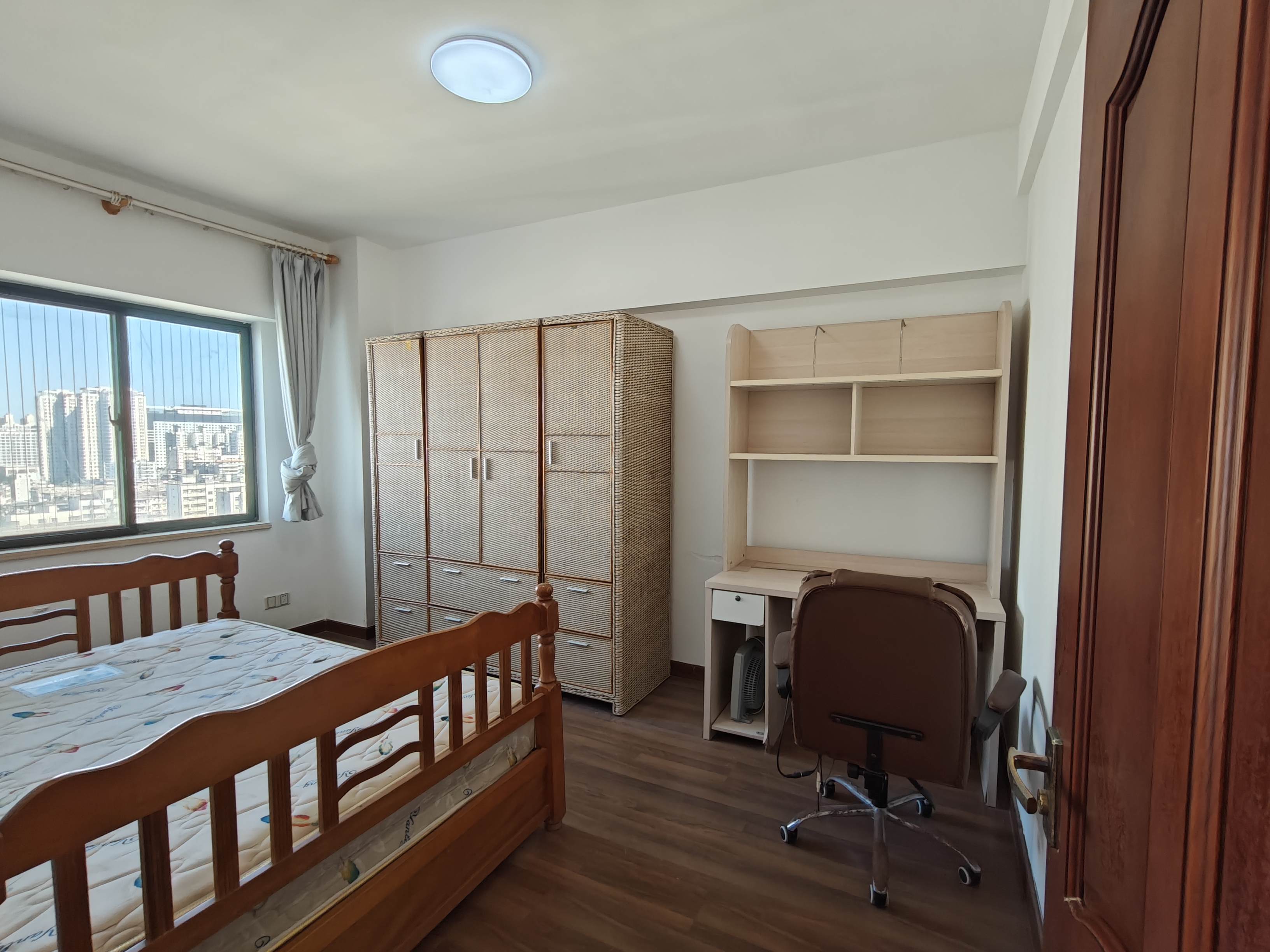 南希科技苑  3室2厅2卫    175.0万 南希科技苑  3室2厅2卫    175.0万卧室