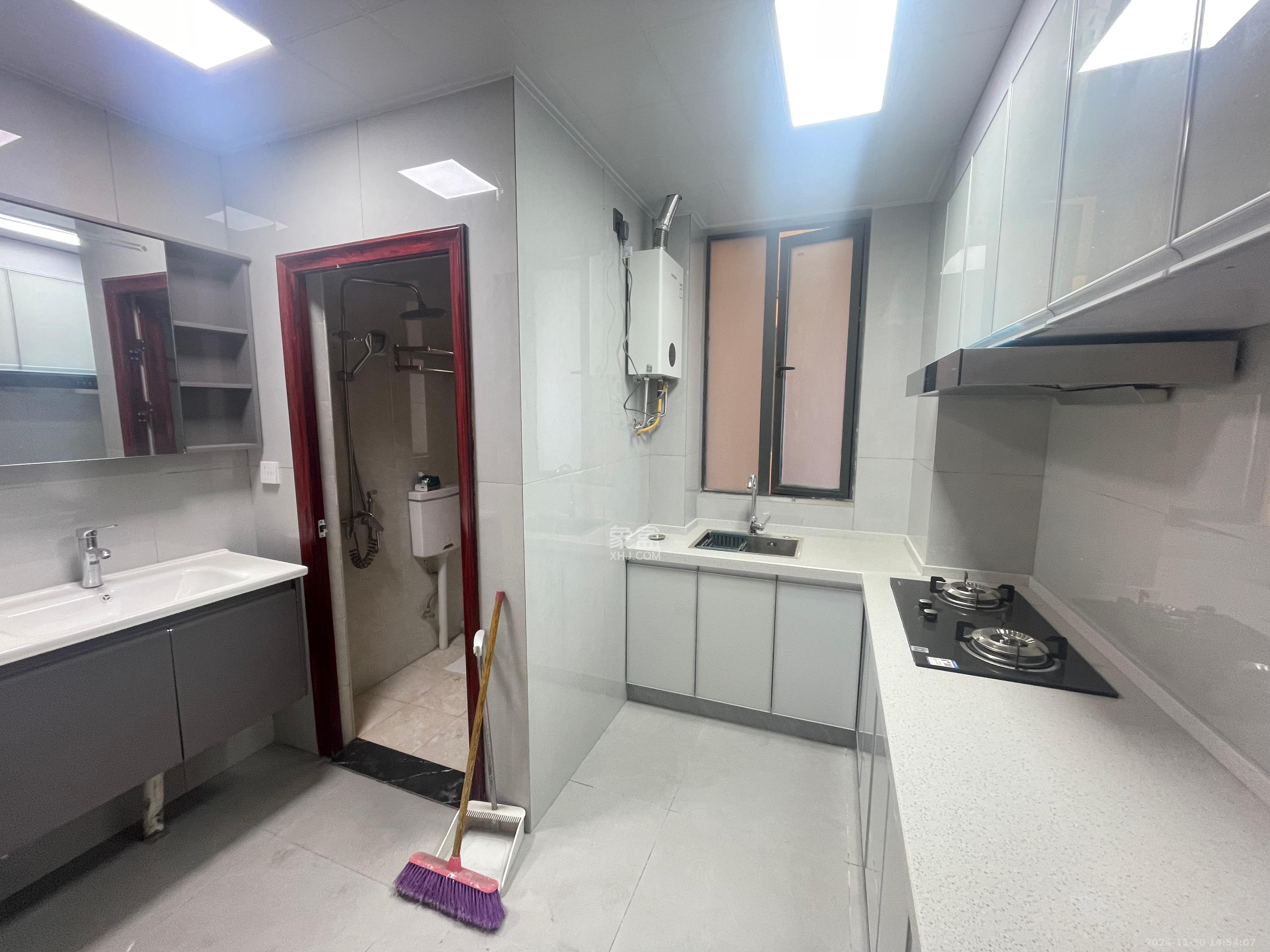 金轮星光名座 2室1厅1卫 1700.0元/月 金轮星光名座 2室1厅1卫 1700.0元/月室内图