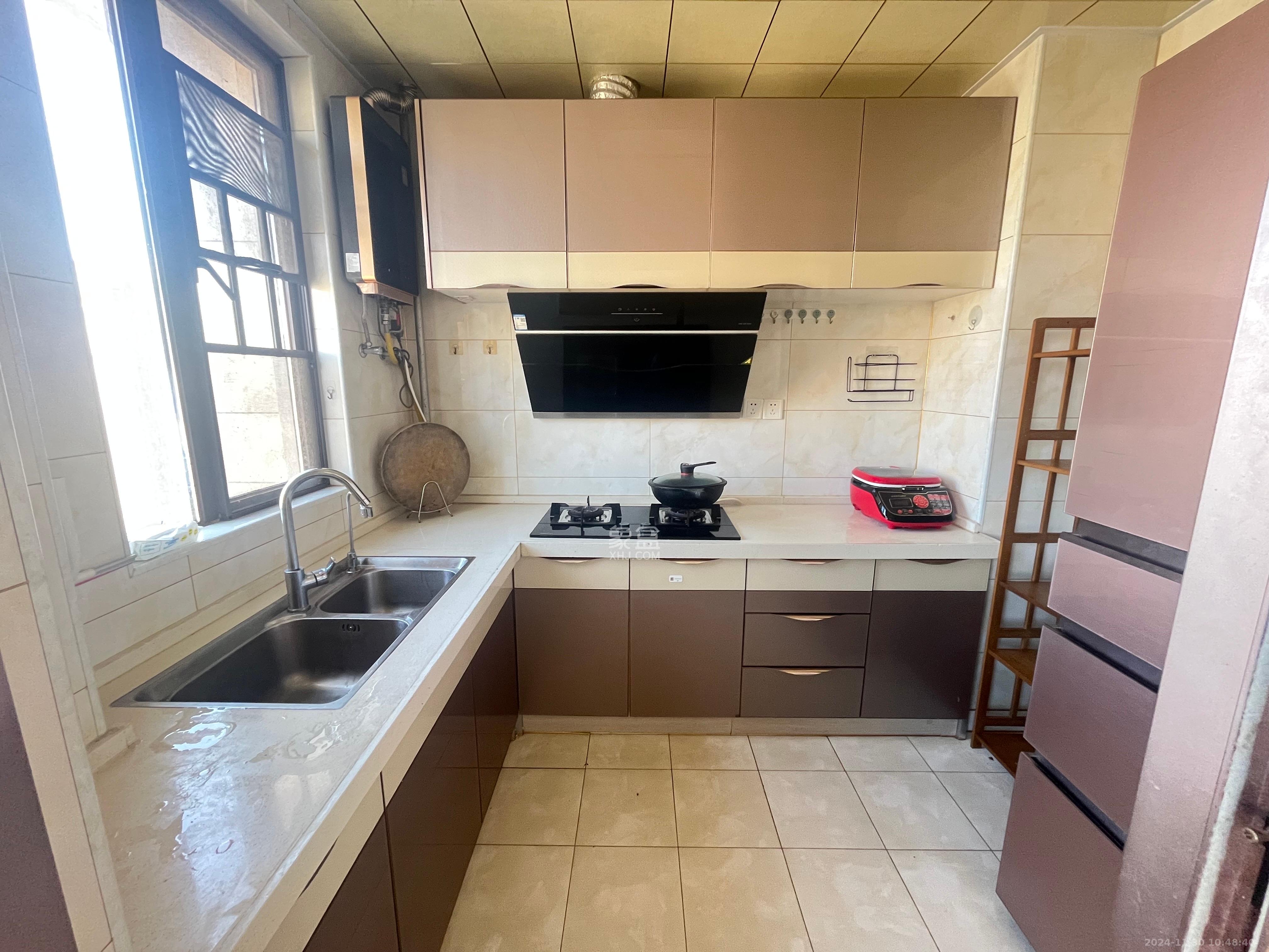 和泓梅溪四季  4室2厅2卫    3400.0元/月 和泓梅溪四季  4室2厅2卫    3400.0元/月室内图