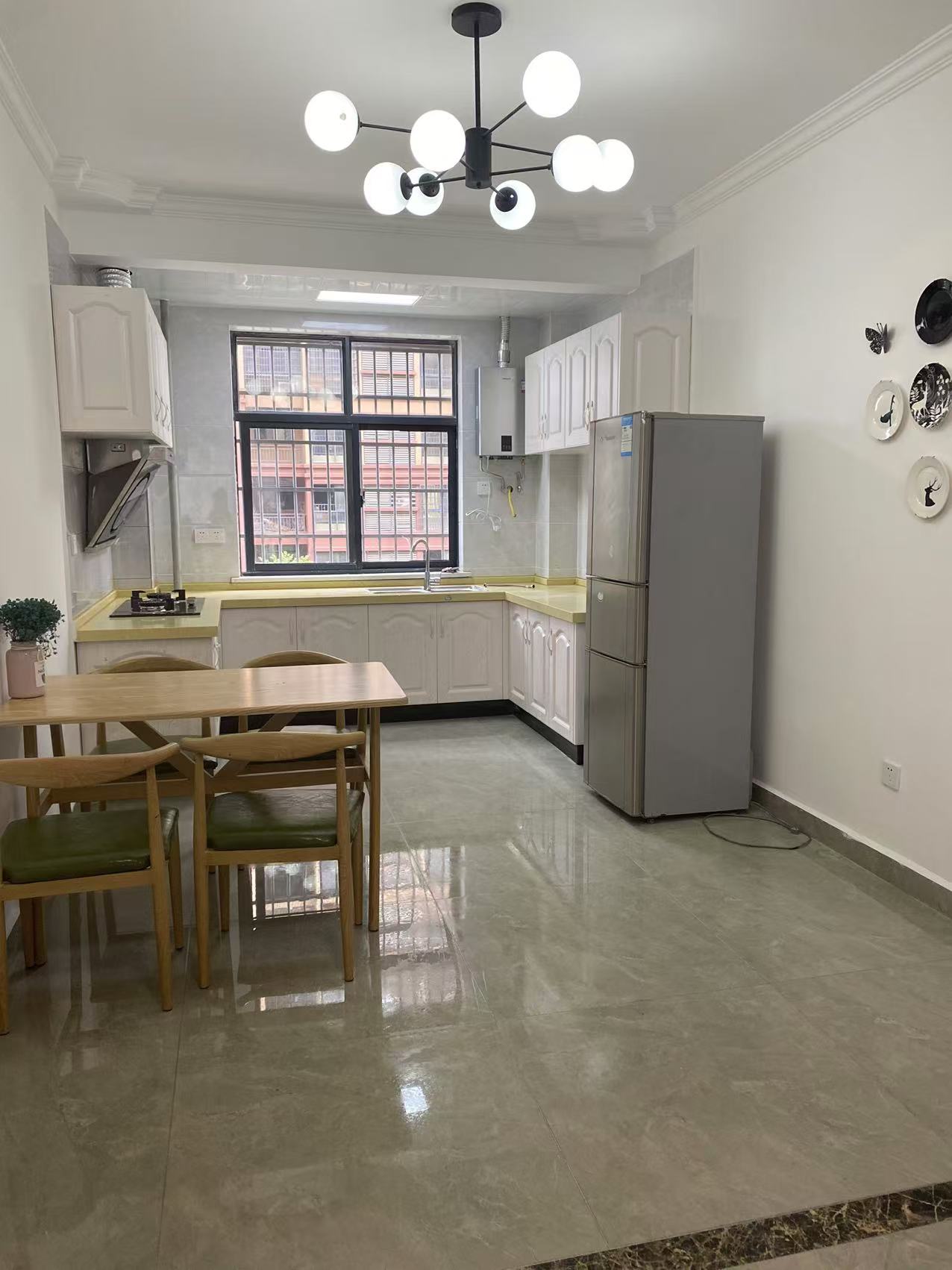 南坪花苑 3室2厅2卫 1500.0元/月 南坪花苑 3室2厅2卫 1500.0元/月室内图