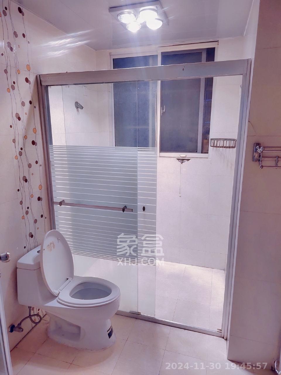 君临青园花都 3室2厅2卫 2600.0元/月 君临青园花都 3室2厅2卫 2600.0元/月室内图