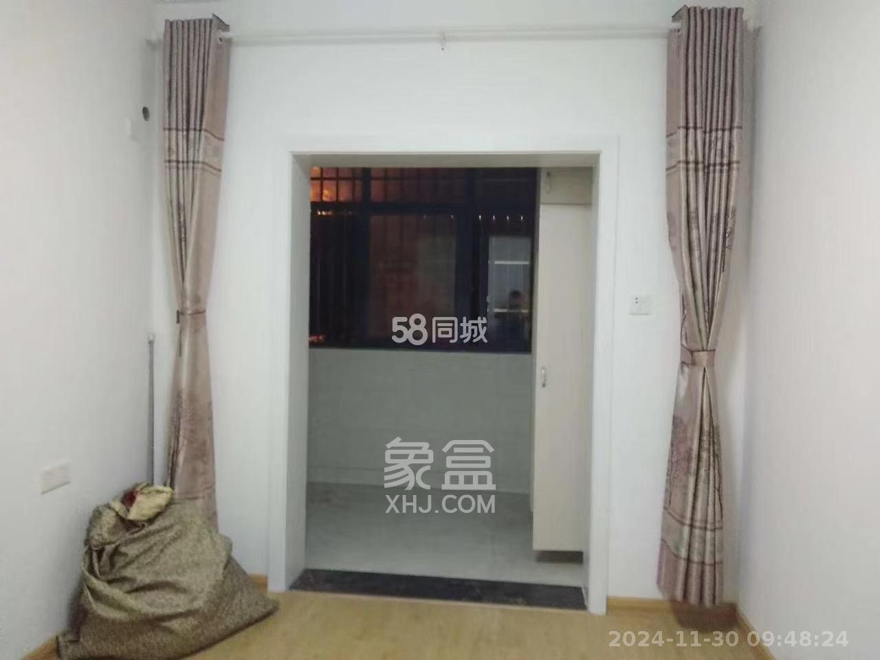 枫景园(春色满园) 4室2厅1卫 2700.0元/月 枫景园(春色满园) 4室2厅1卫 2700.0元/月室内图