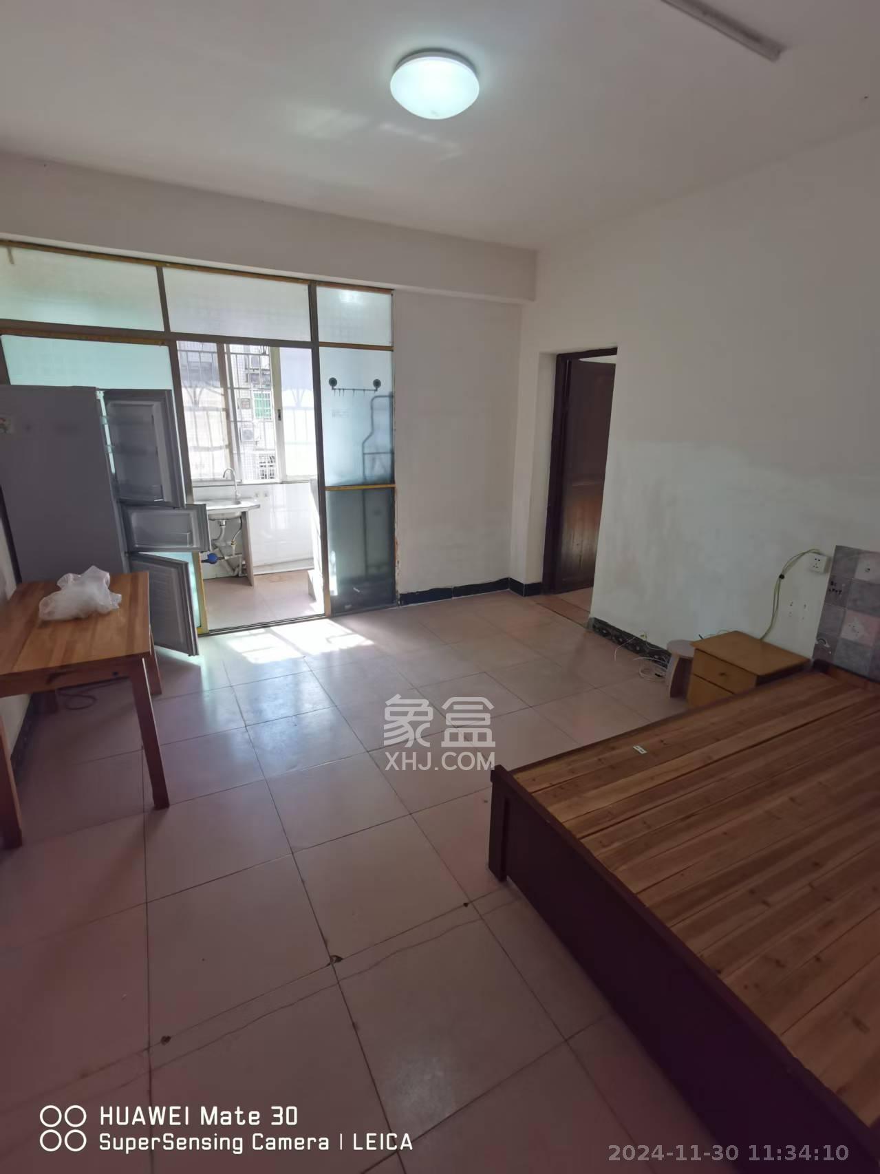 新合四村 1室1厅1卫 1200.0元/月 新合四村 1室1厅1卫 1200.0元/月室内图