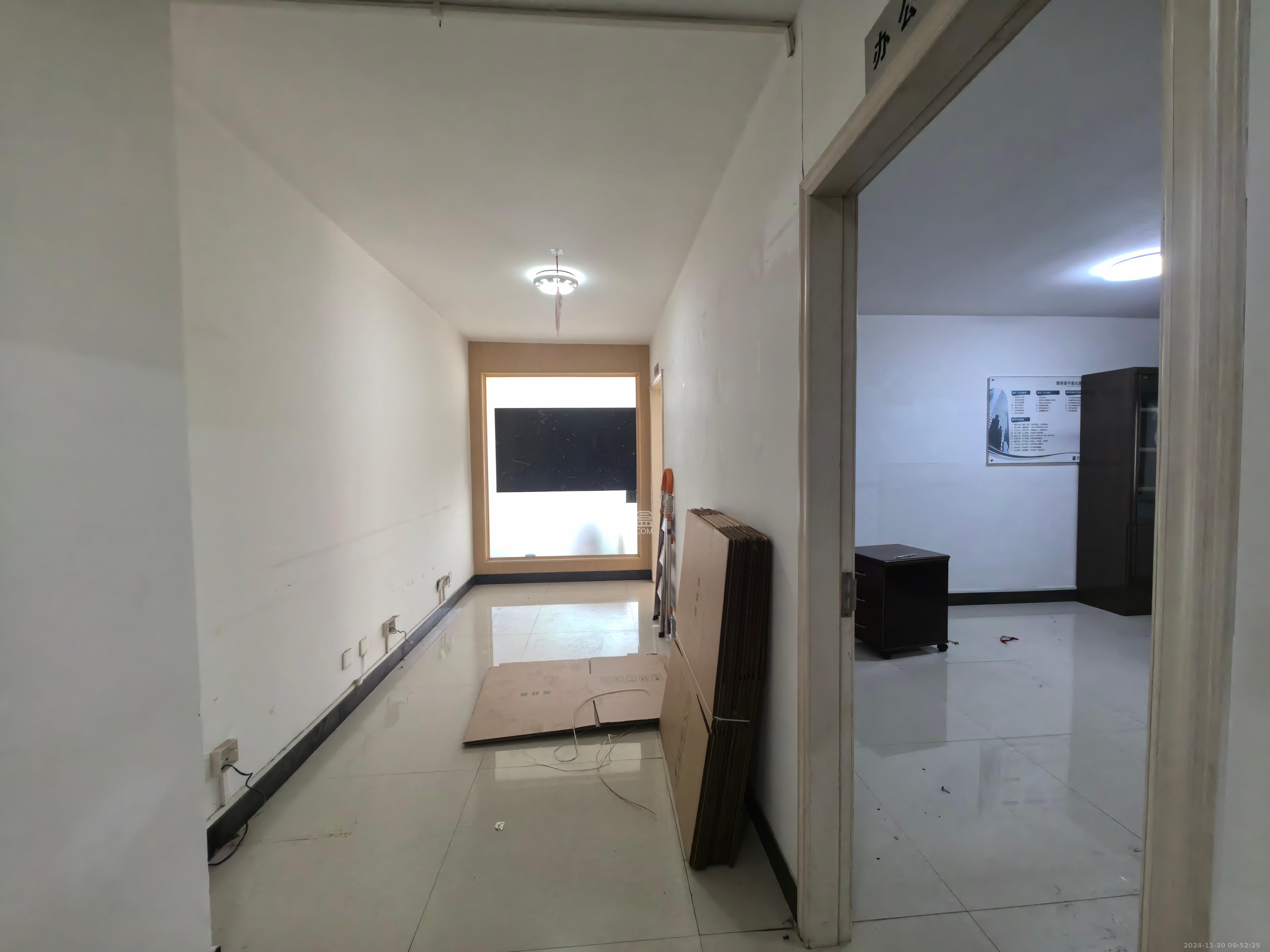 新时代广场 1室2厅1卫 9600.0元/月 新时代广场 1室2厅1卫 9600.0元/月室内图