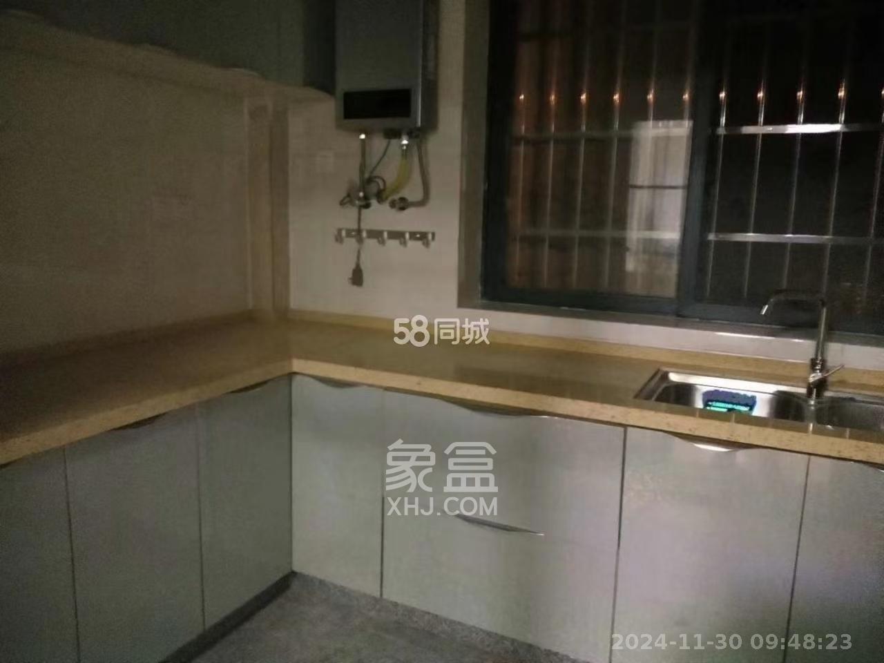 枫景园(春色满园) 4室2厅1卫 2700.0元/月 枫景园(春色满园) 4室2厅1卫 2700.0元/月室内图