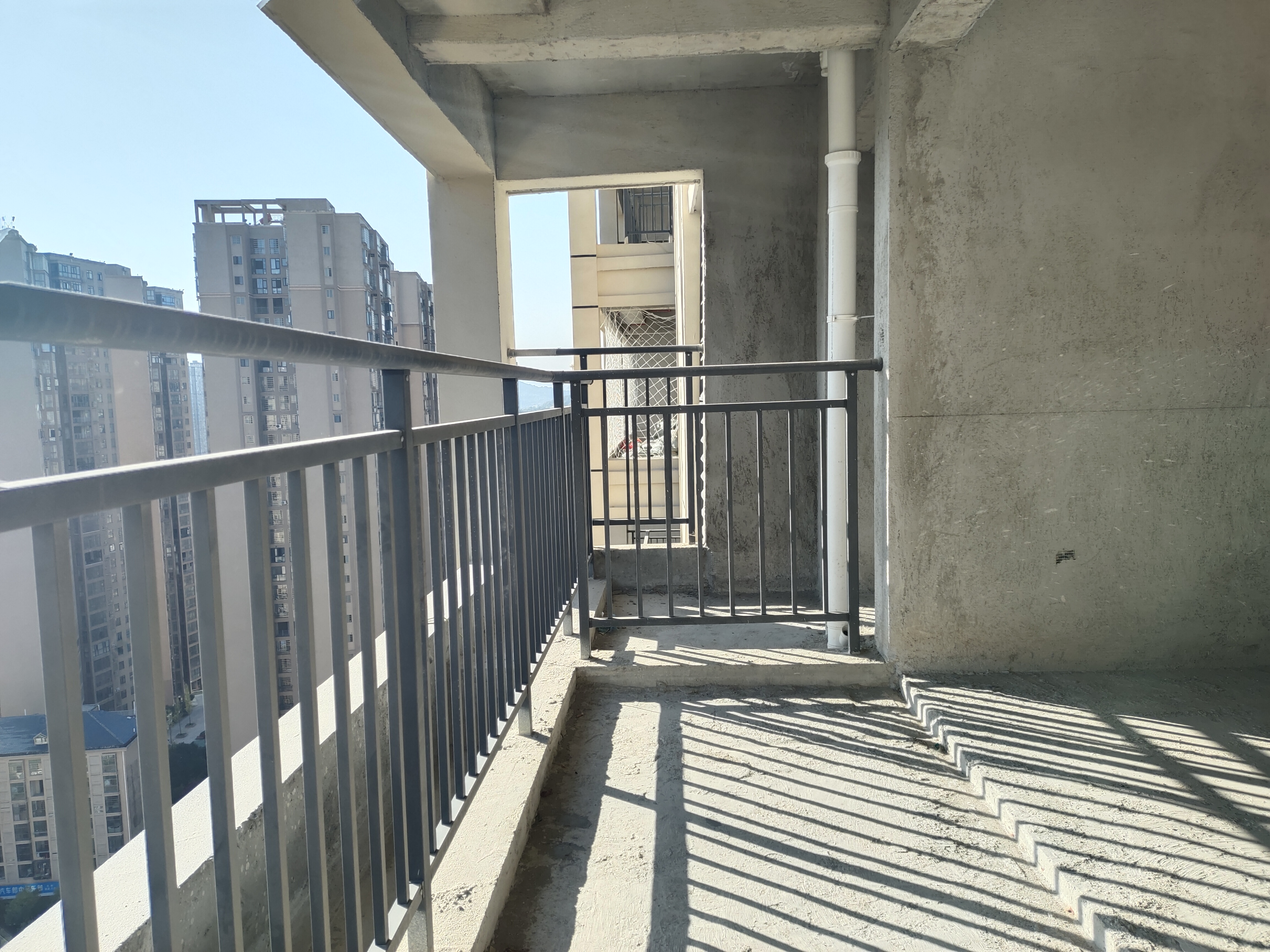 金信园林嘉园 4室2厅2卫 85.0万 金信园林嘉园 4室2厅2卫 85.0万阳台