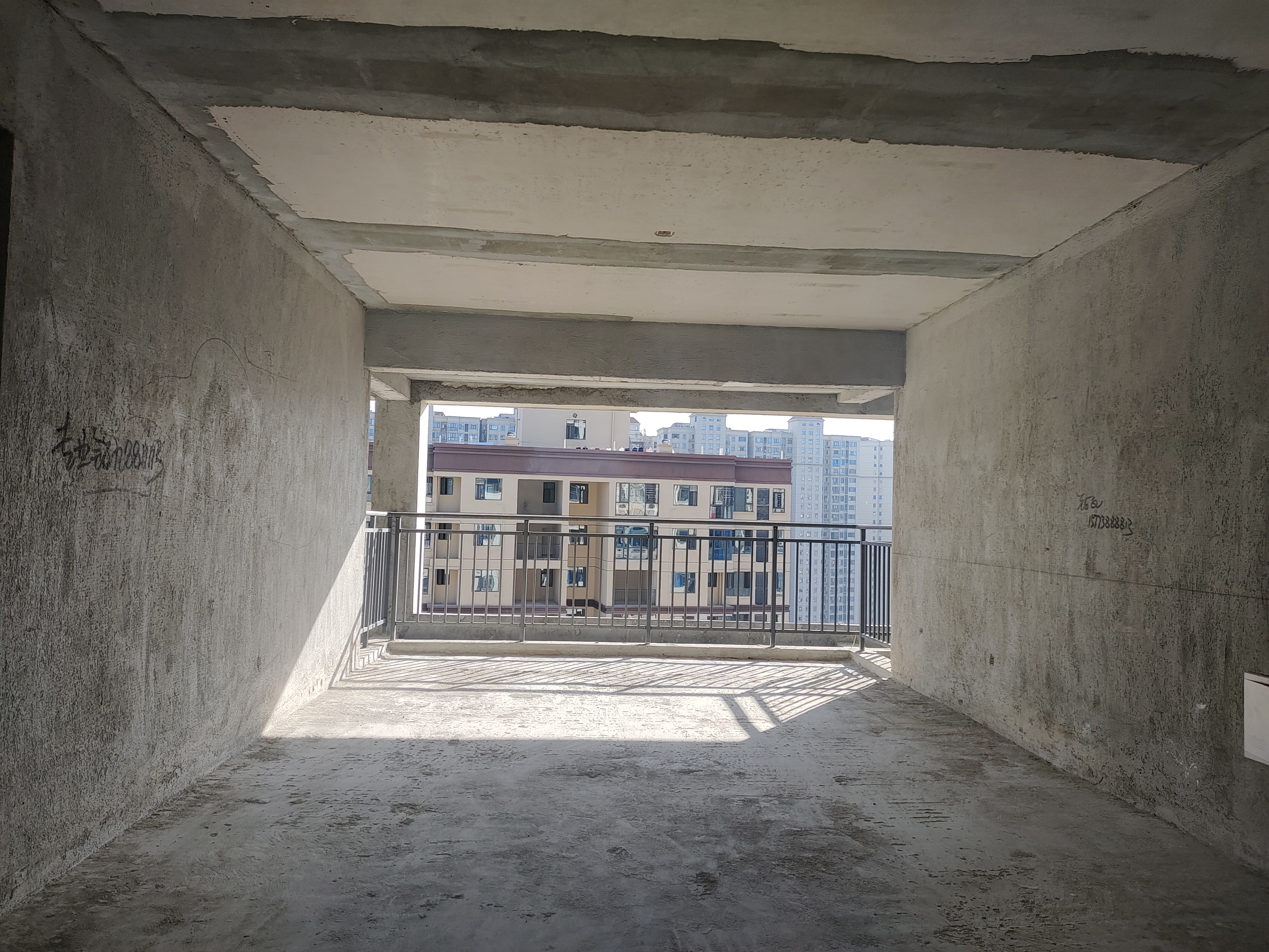 金信园林嘉园 4室2厅2卫 85.0万 金信园林嘉园 4室2厅2卫 85.0万客厅