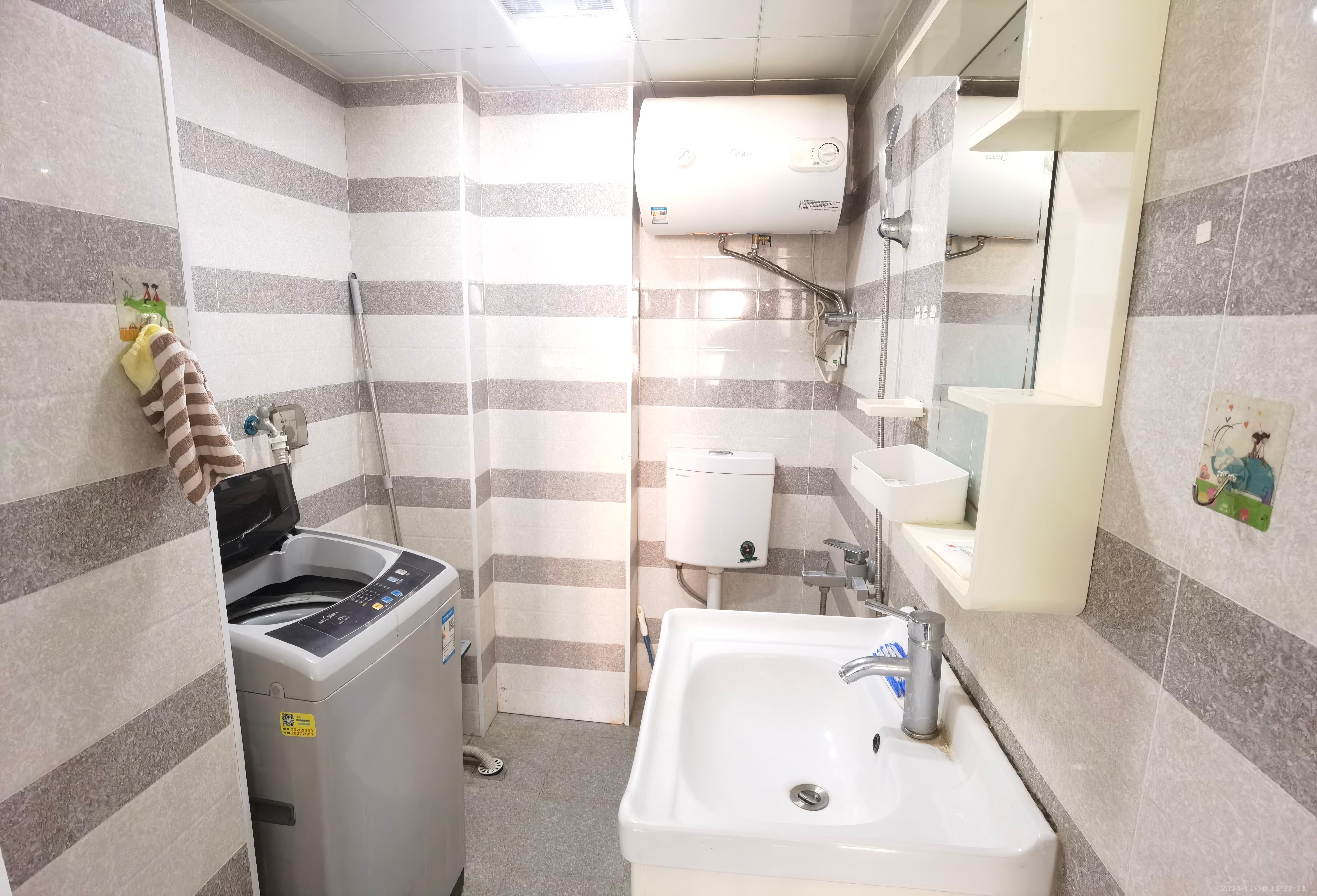 美的城三期 1室1厅1卫 1100.00元/月 美的城三期 1室1厅1卫 1100.00元/月室内图