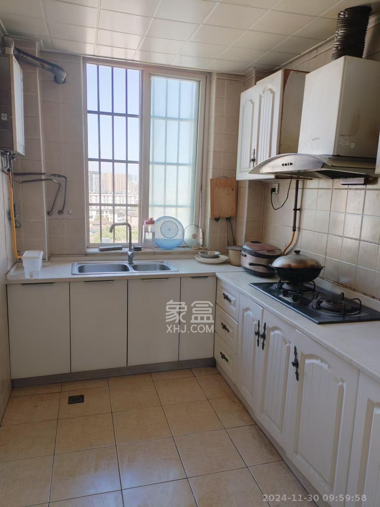 金信阳光在线  3室2厅2卫    1900.0元/月 金信阳光在线  3室2厅2卫    1900.0元/月室内图