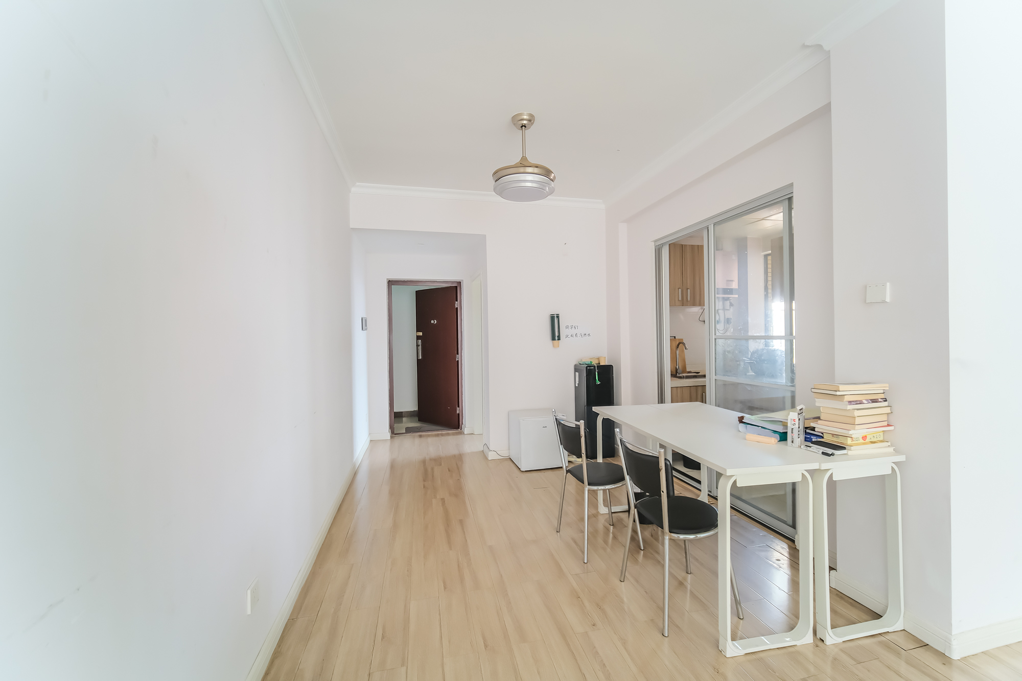 花样年华 4室2厅1卫 68.8万 花样年华 4室2厅1卫 68.8万客厅