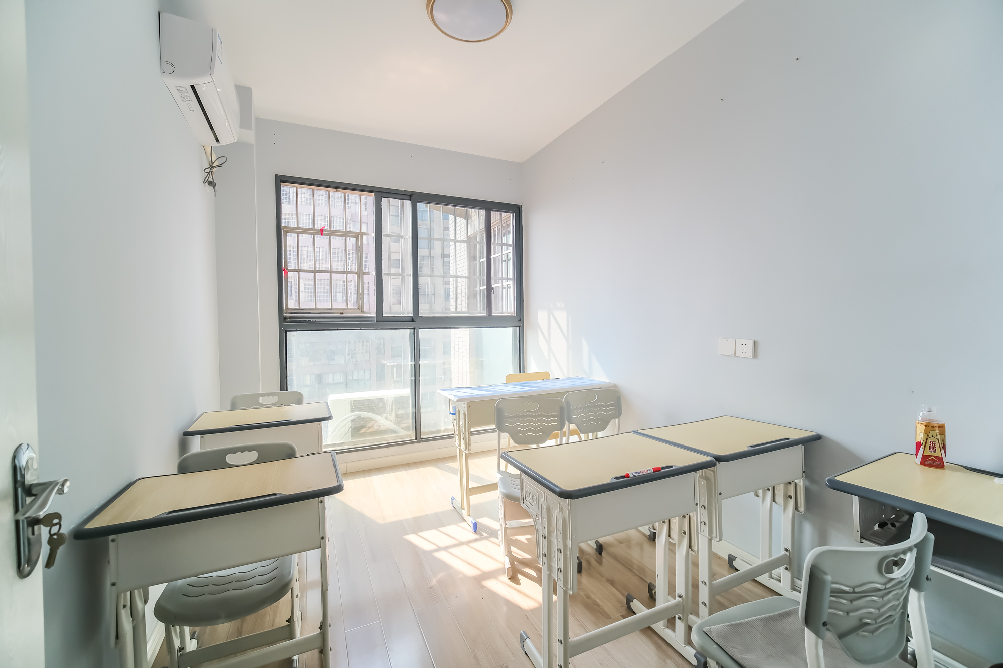 花样年华 4室2厅1卫 68.8万 花样年华 4室2厅1卫 68.8万卧室