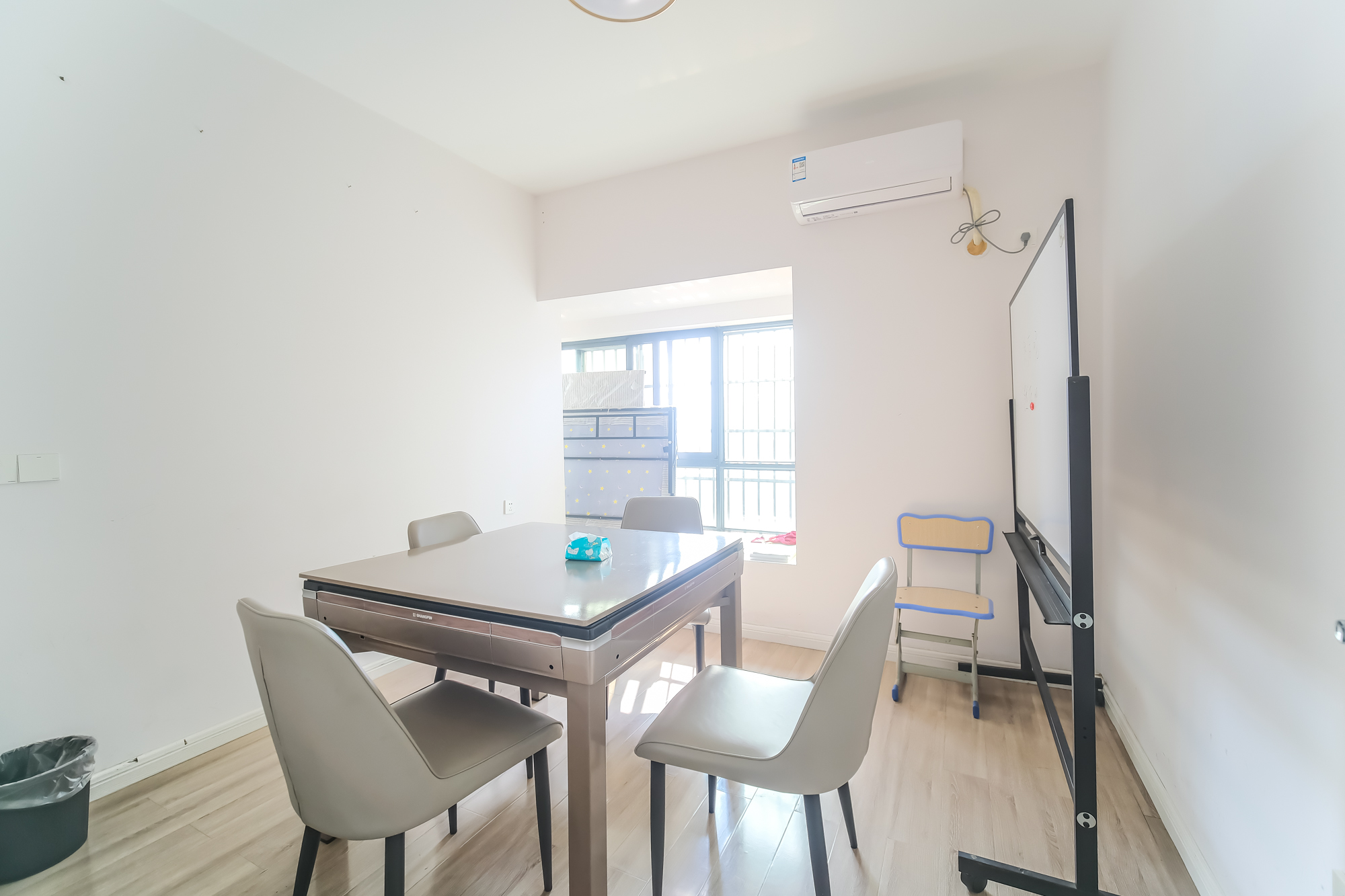 花样年华 4室2厅1卫 68.8万 花样年华 4室2厅1卫 68.8万卧室