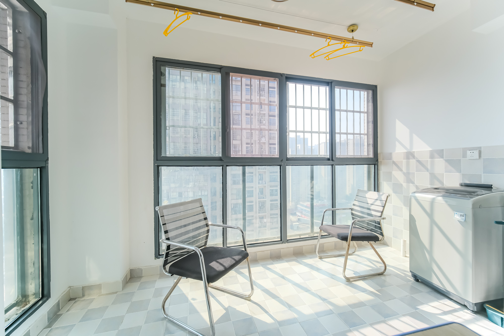 花样年华 4室2厅1卫 68.8万 花样年华 4室2厅1卫 68.8万阳台