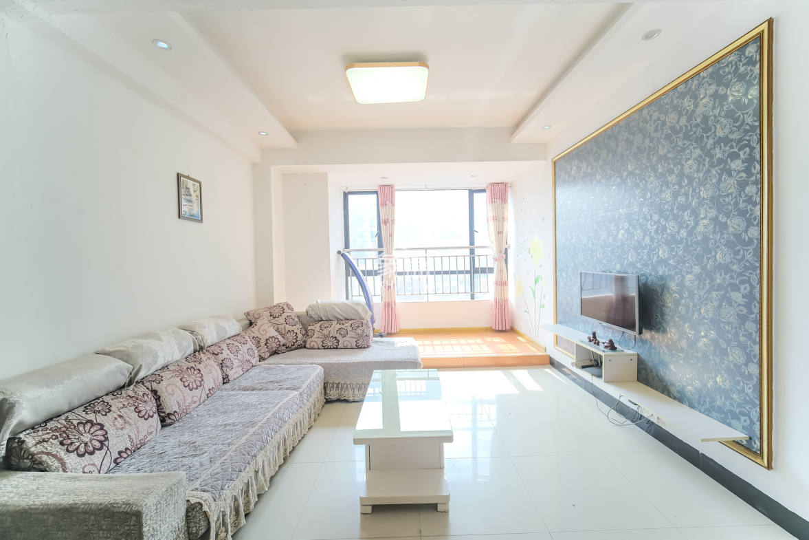 盛地尊域 2室2厅1卫 39.9万 盛地尊域 2室2厅1卫 39.9万客厅