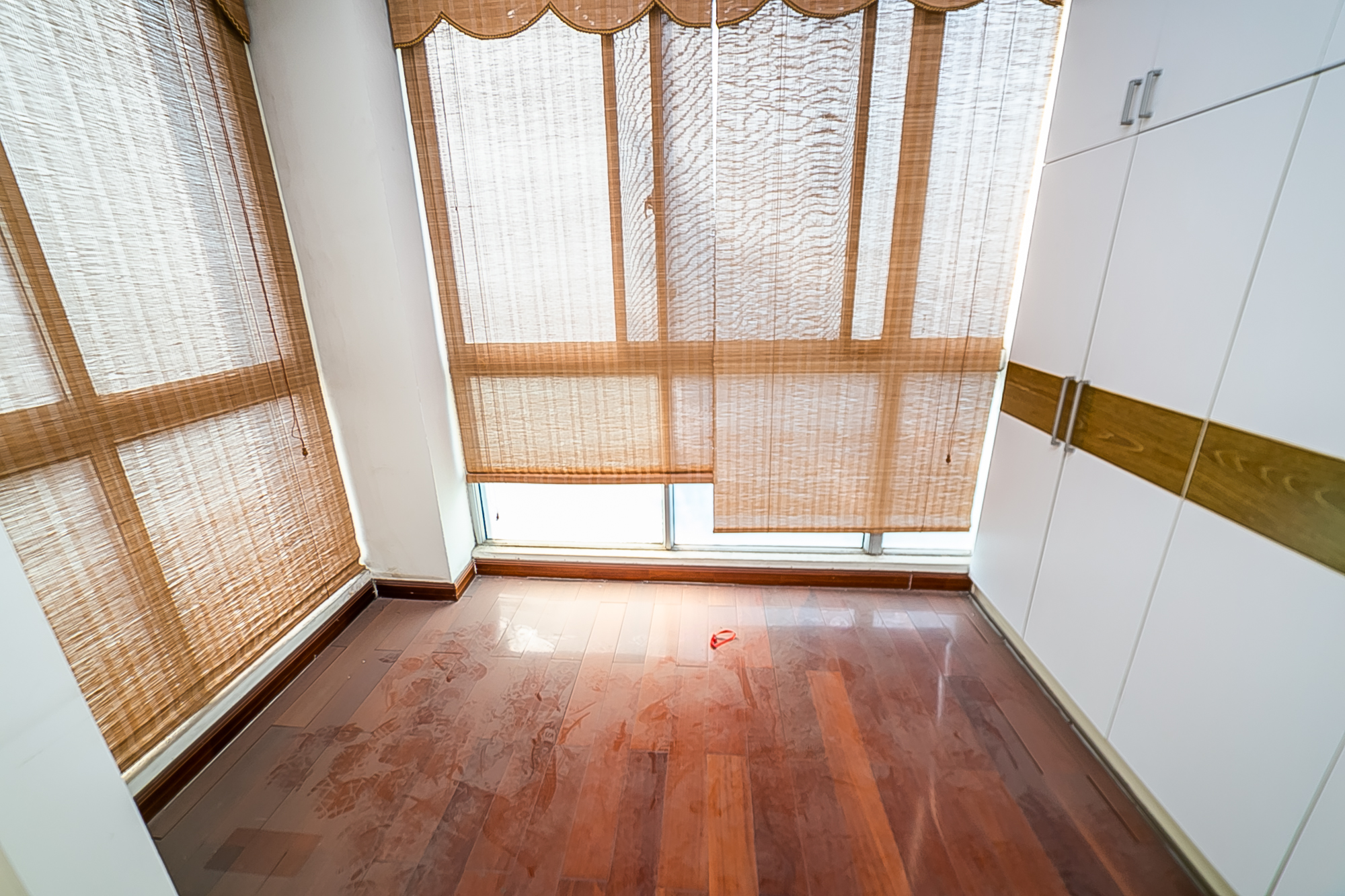 華銀園  5室2廳2衛(wèi)    158.0萬陽臺
