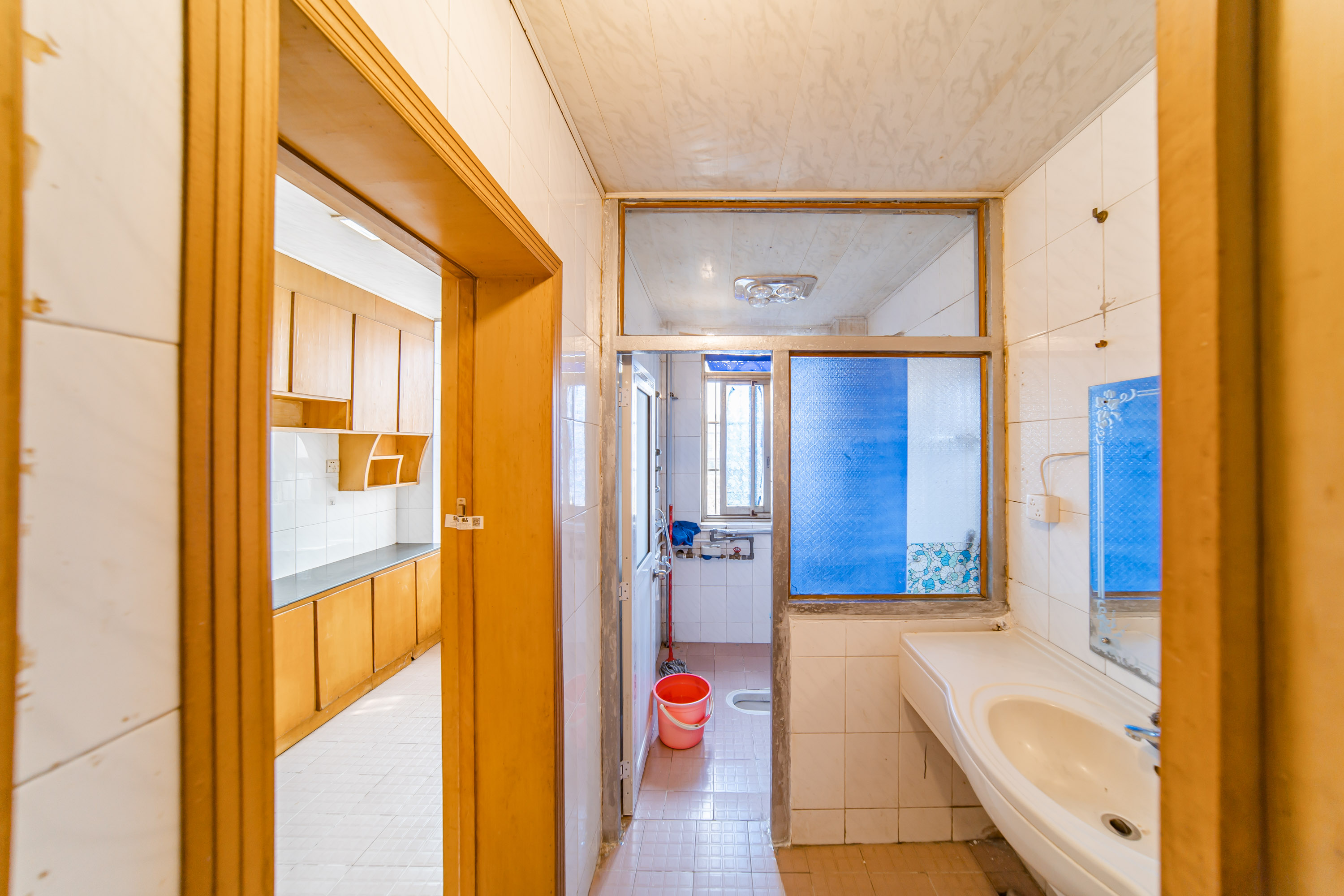 岳麓区公安分局住宅楼  3室2厅2卫   68.00万卫生间
