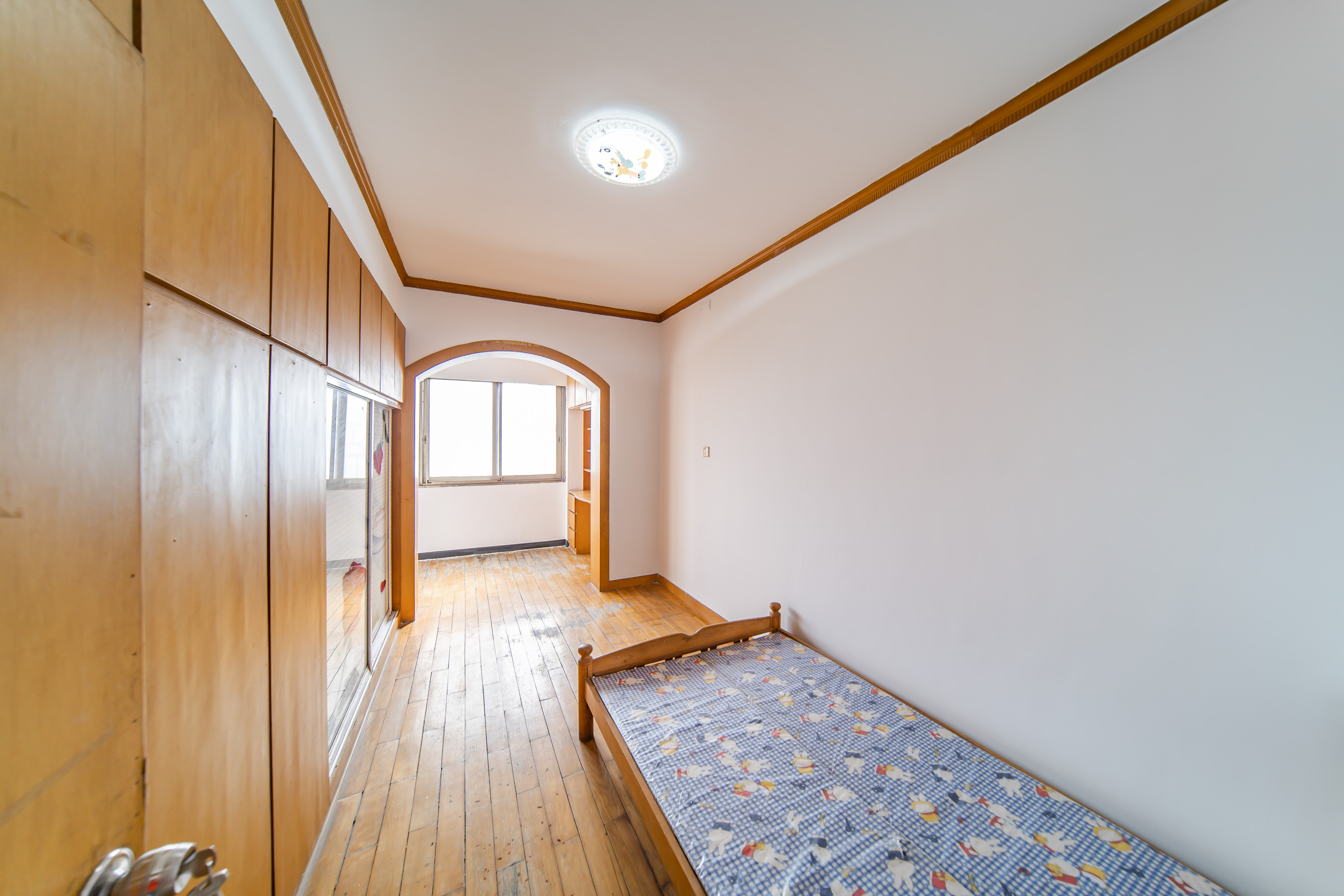 岳麓区公安分局住宅楼  3室2厅2卫   68.00万卧室