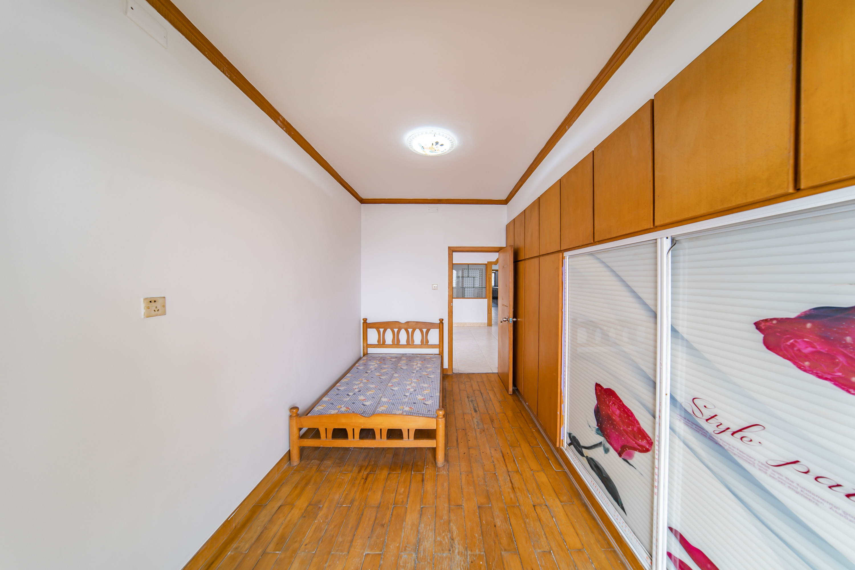 岳麓区公安分局住宅楼  3室2厅2卫   68.00万卧室