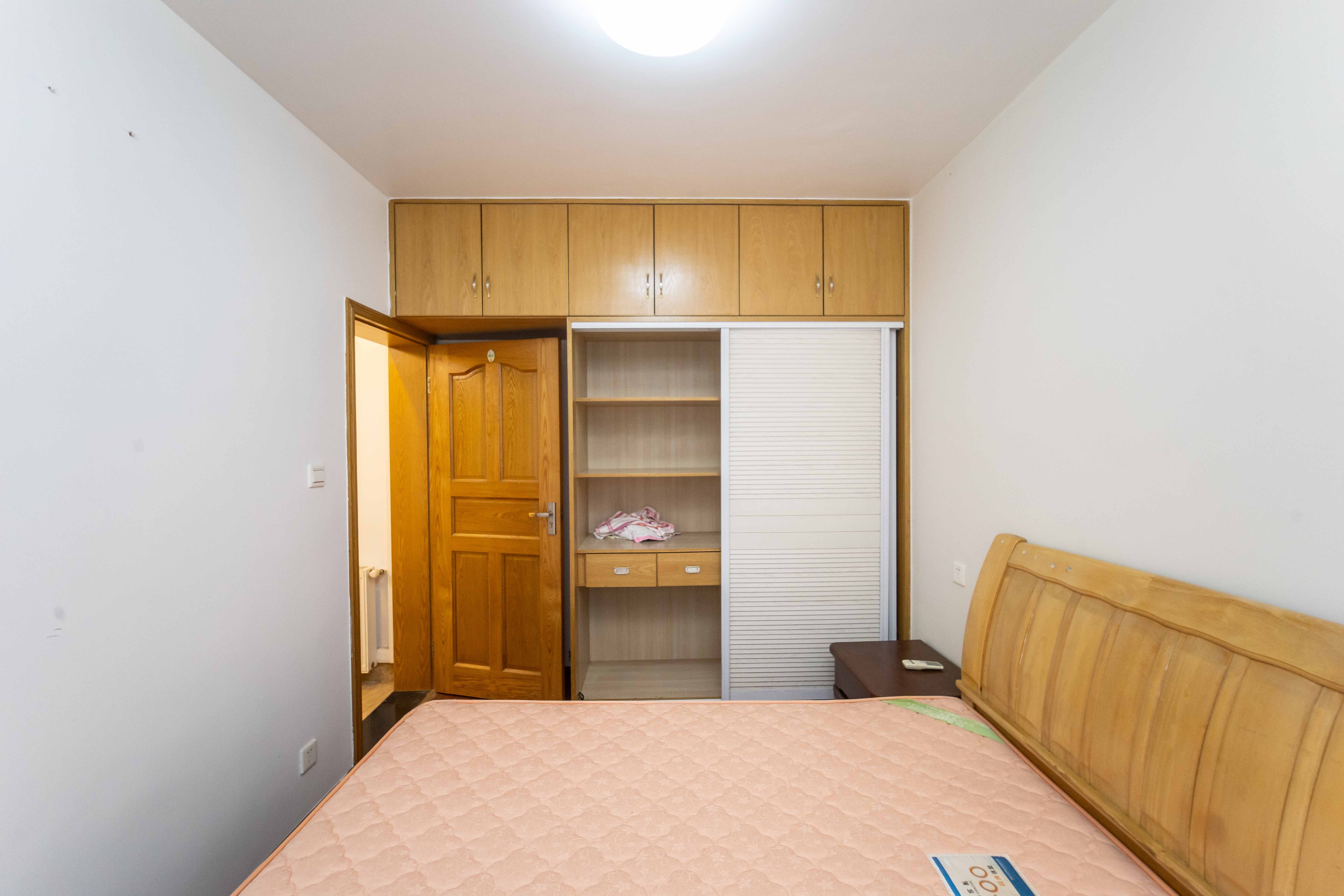 东玺门  2室1厅1卫   85.00万卧室