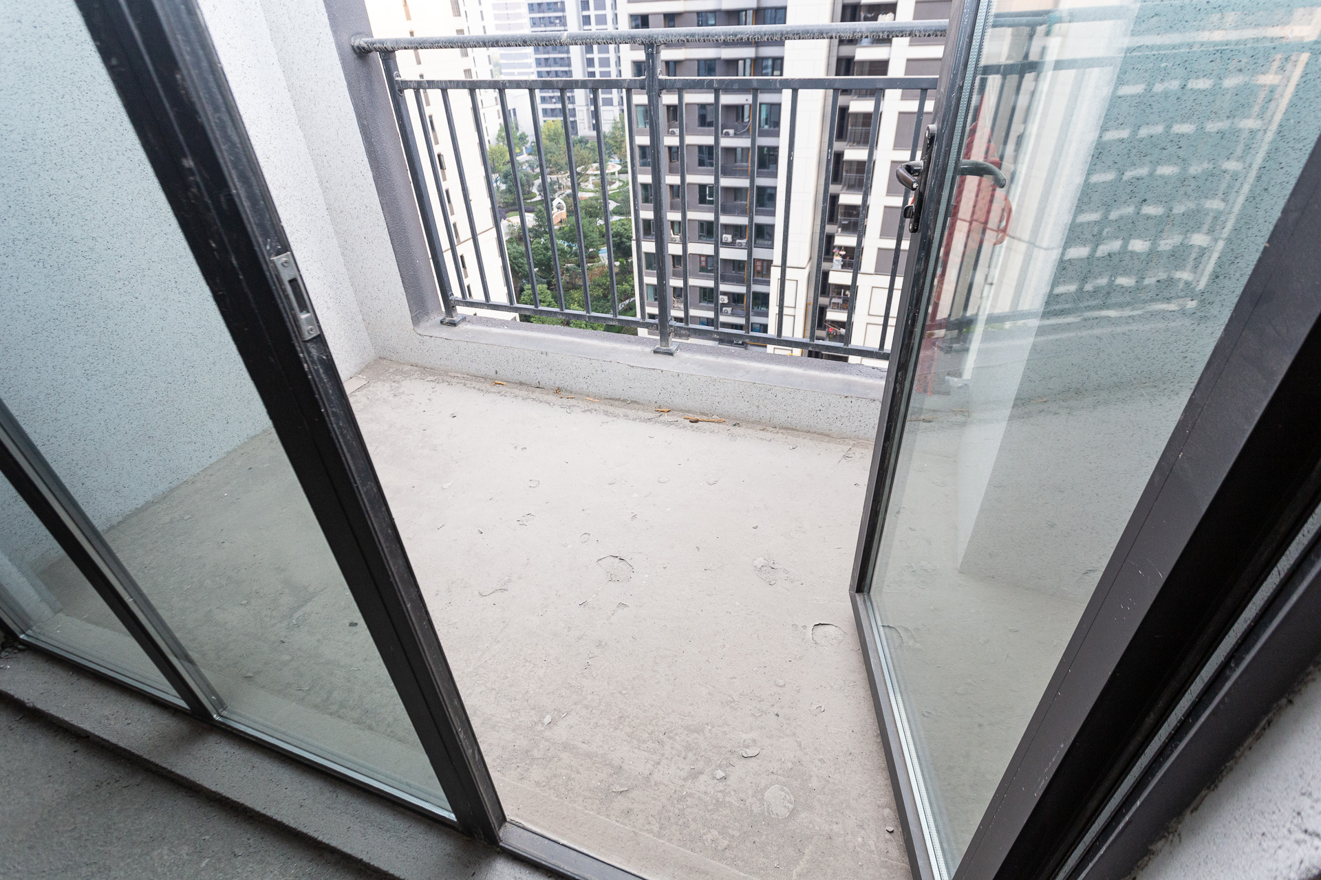 越秀湘江星汇城二期 3室2厅3卫 100.0万 越秀湘江星汇城二期 3室2厅3卫 100.0万阳台