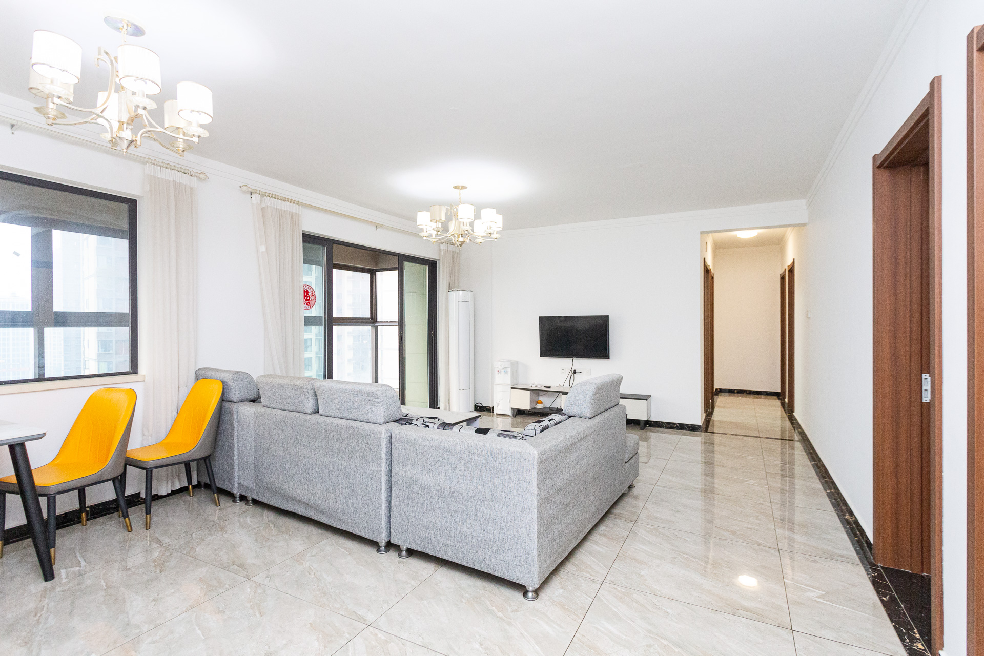 万润滨江天著 4室2厅2卫 143.0万 万润滨江天著 4室2厅2卫 143.0万客厅