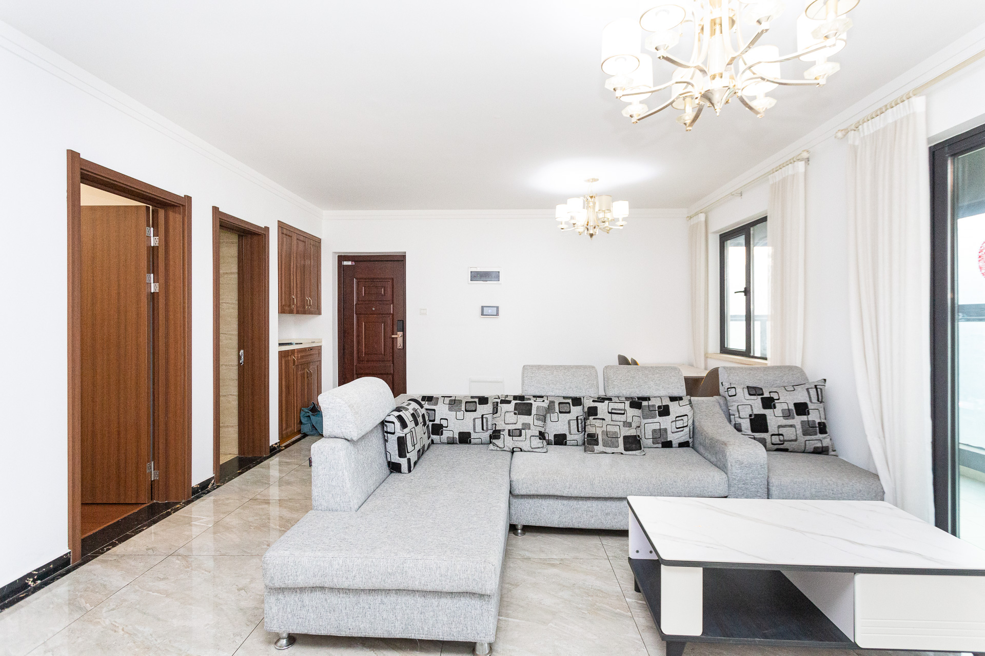 万润滨江天著 4室2厅2卫 143.0万 万润滨江天著 4室2厅2卫 143.0万客厅