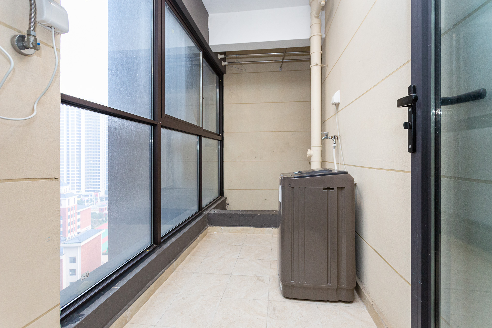 万润滨江天著 4室2厅2卫 143.0万 万润滨江天著 4室2厅2卫 143.0万阳台