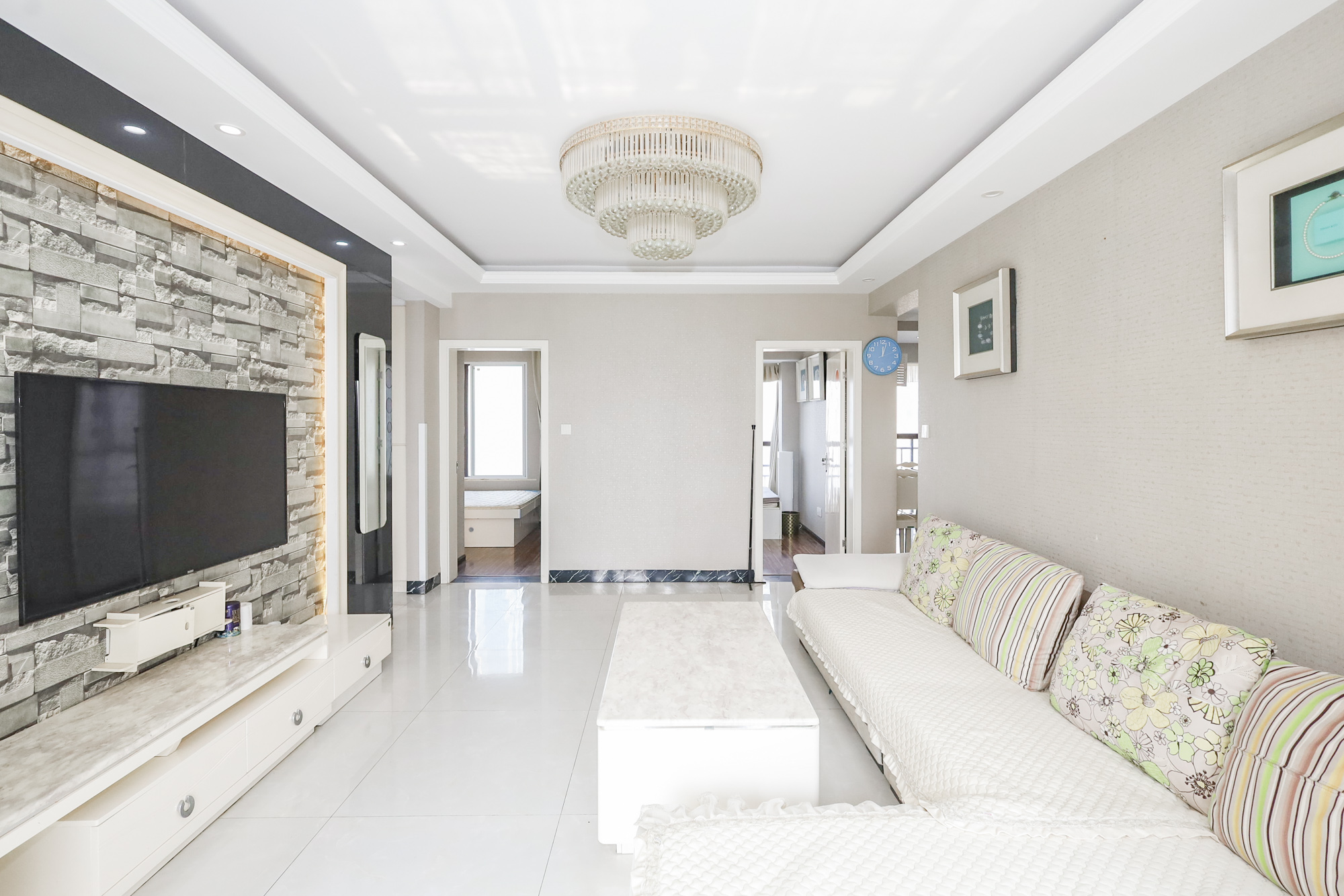 南山雍江汇(滨江国际新城)  3室2厅1卫    130.0万 南山雍江汇(滨江国际新城)  3室2厅1卫    130.0万客厅