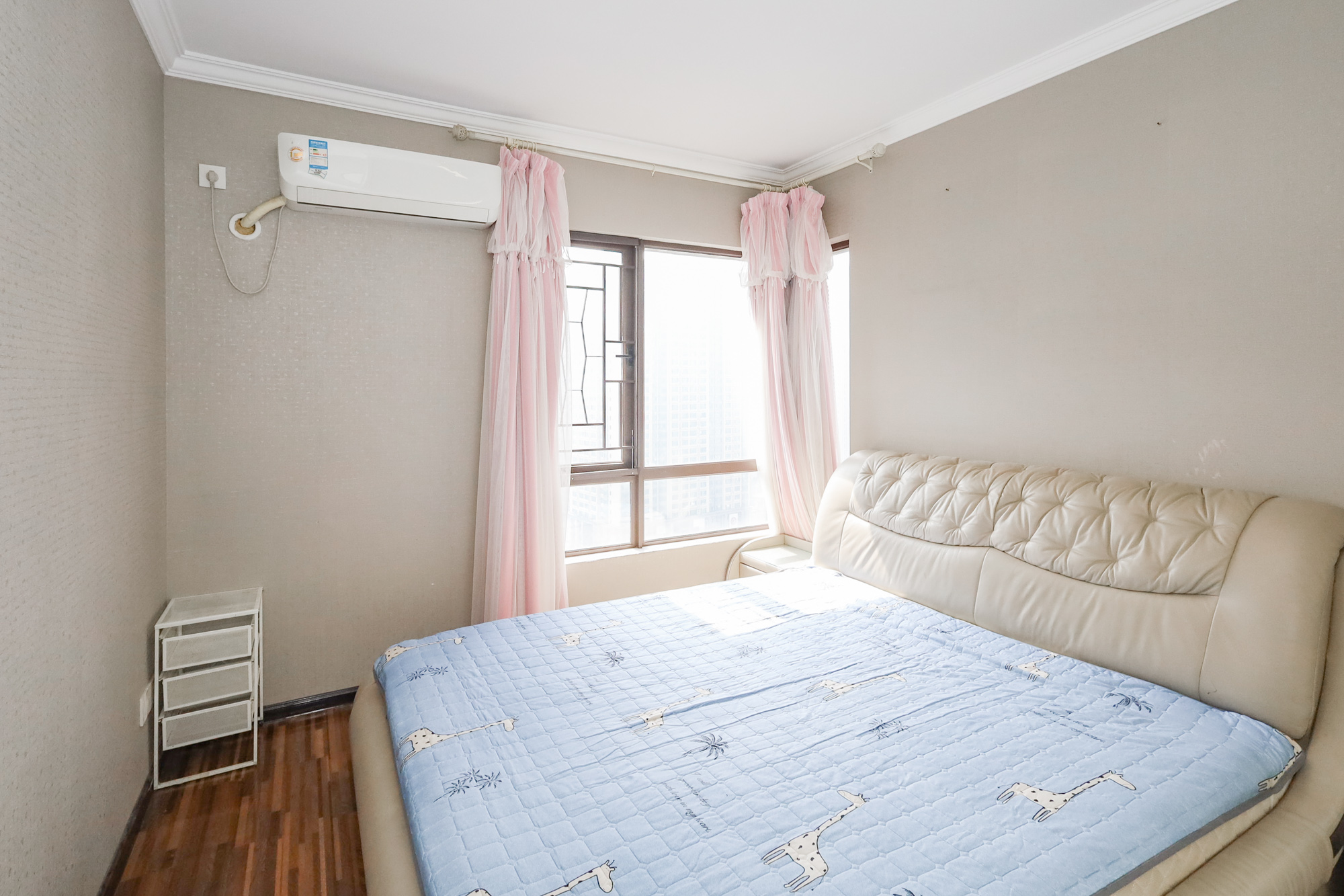 南山雍江汇(滨江国际新城)  3室2厅1卫    130.0万 南山雍江汇(滨江国际新城)  3室2厅1卫    130.0万卧室