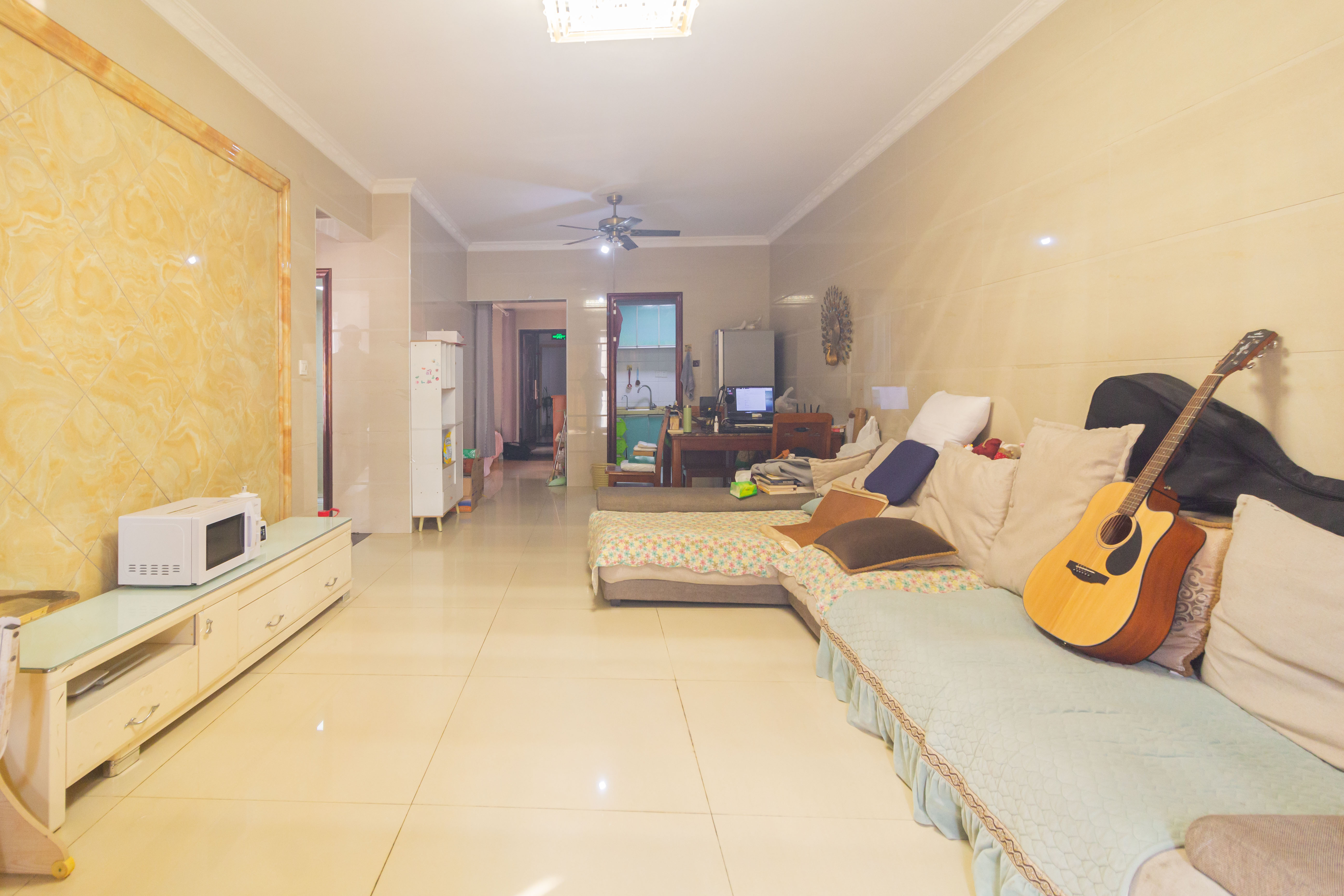 爵士湘  2室2厅1卫    39.8万 爵士湘  2室2厅1卫    39.8万客厅