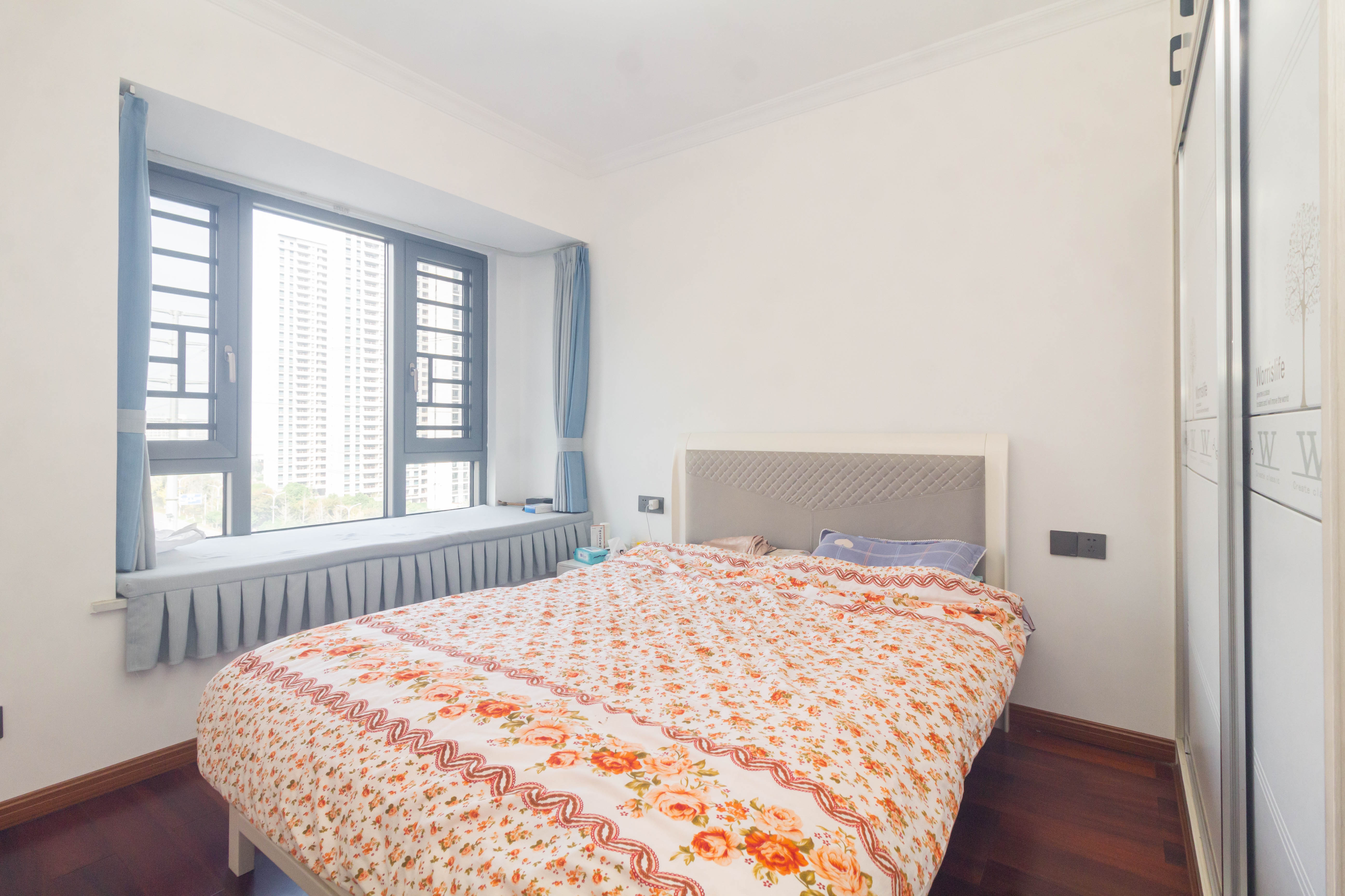 华远海蓝郡  3室2厅2卫    83.0万卧室