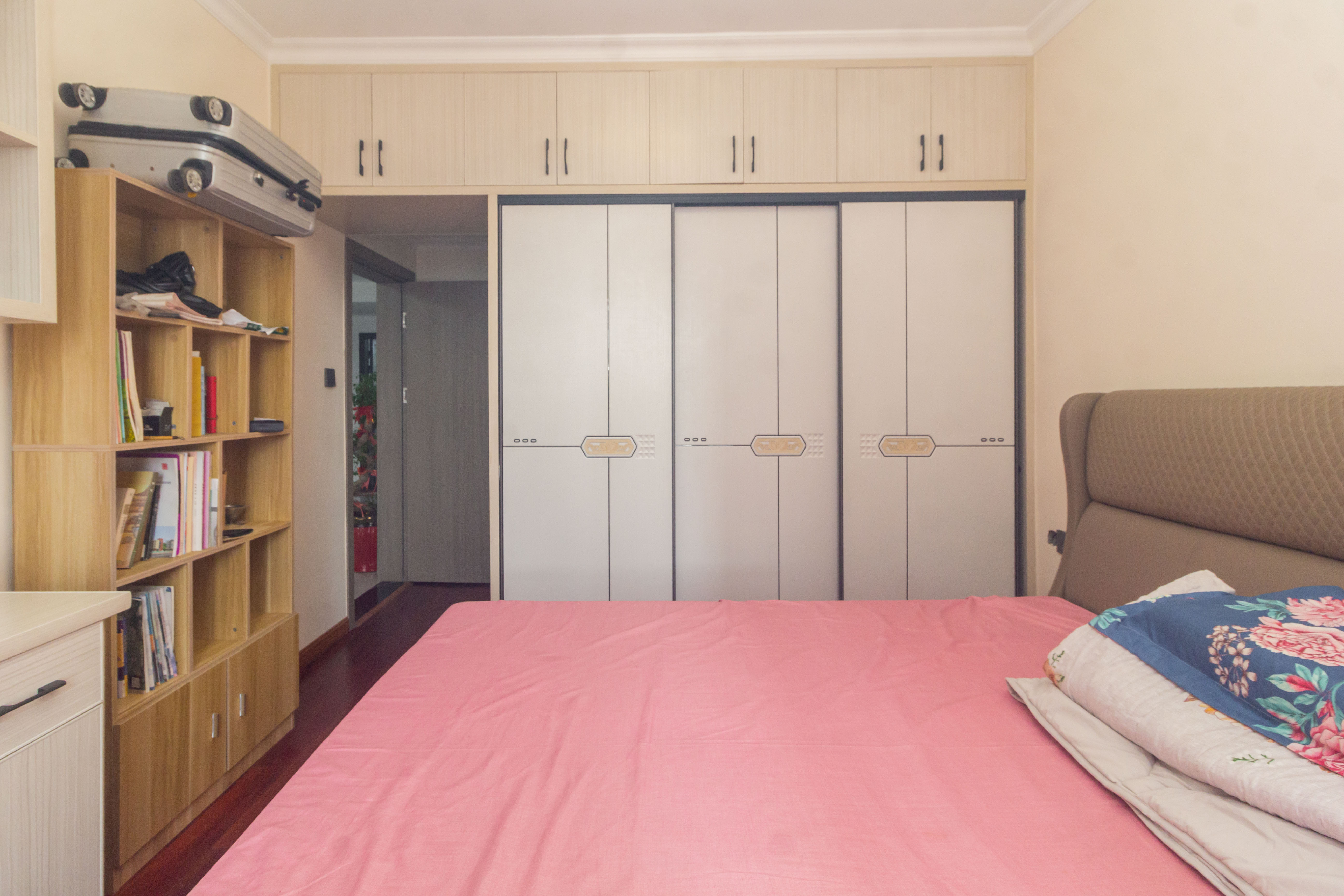 华远海蓝郡  3室2厅2卫    83.0万 华远海蓝郡  3室2厅2卫    83.0万卧室