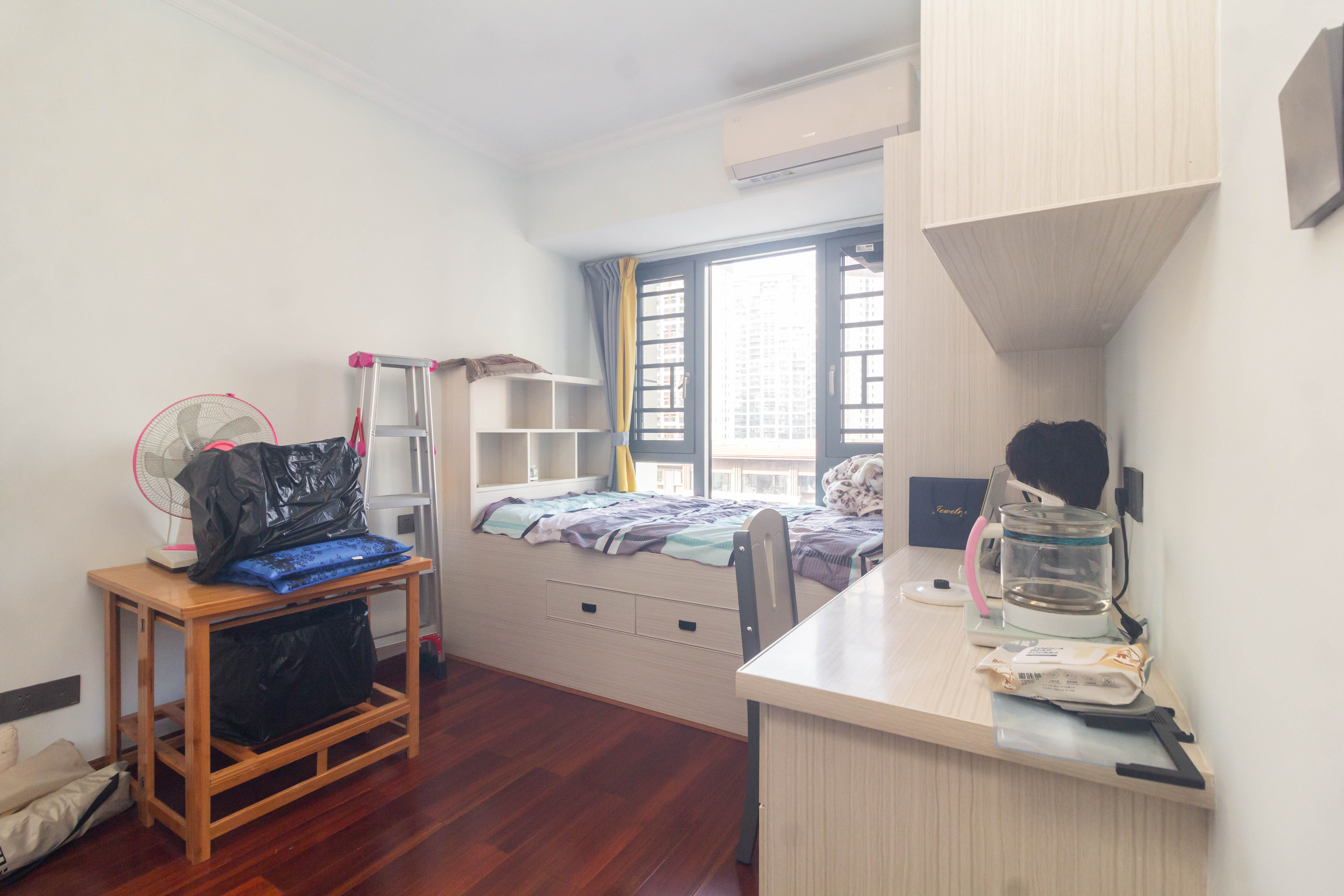 华远海蓝郡  3室2厅2卫    83.0万 华远海蓝郡  3室2厅2卫    83.0万卧室