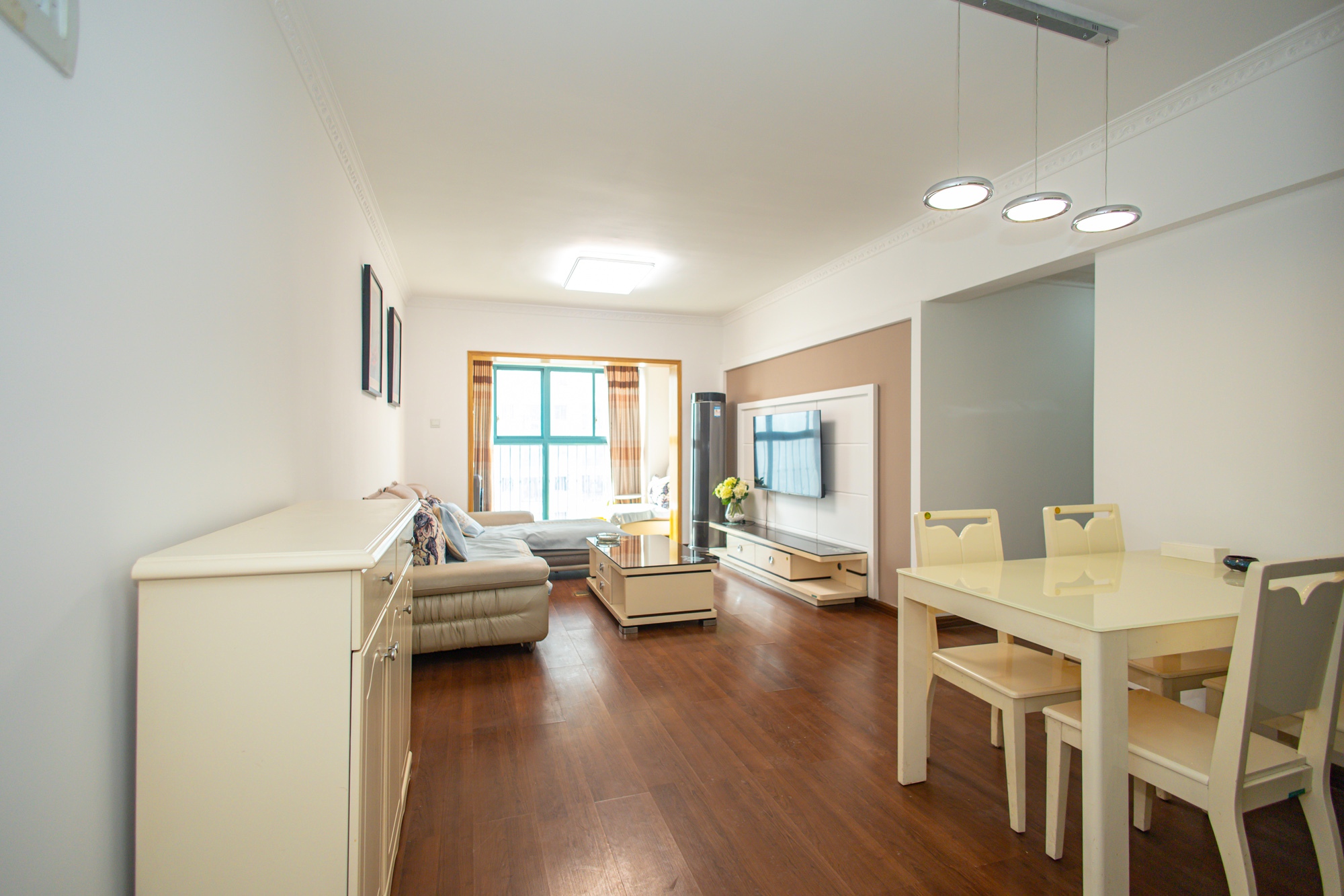 蝴蝶谷  3室2厅1卫    58.8万 蝴蝶谷  3室2厅1卫    58.8万客厅