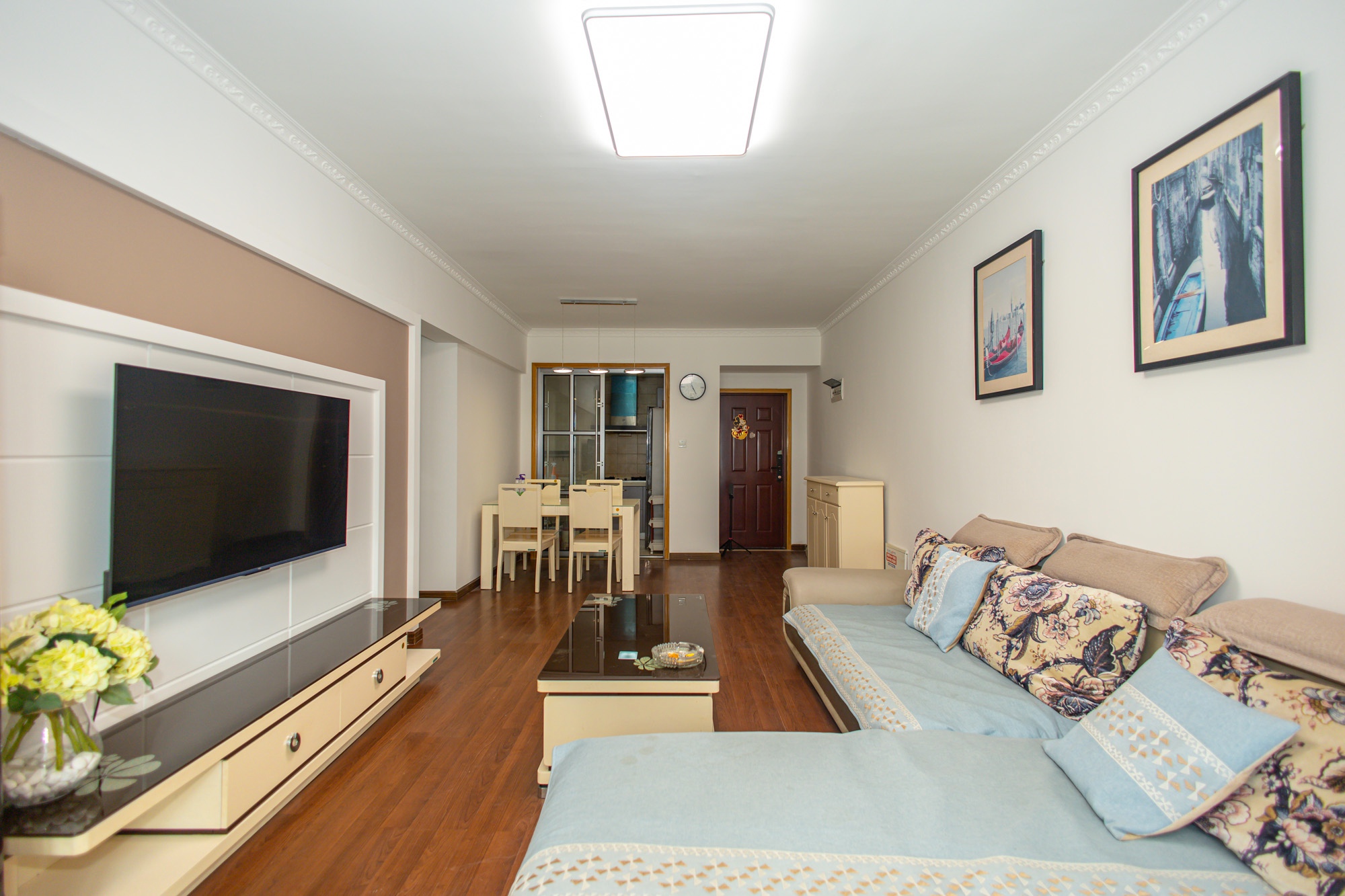 蝴蝶谷  3室2厅1卫    58.8万 蝴蝶谷  3室2厅1卫    58.8万客厅