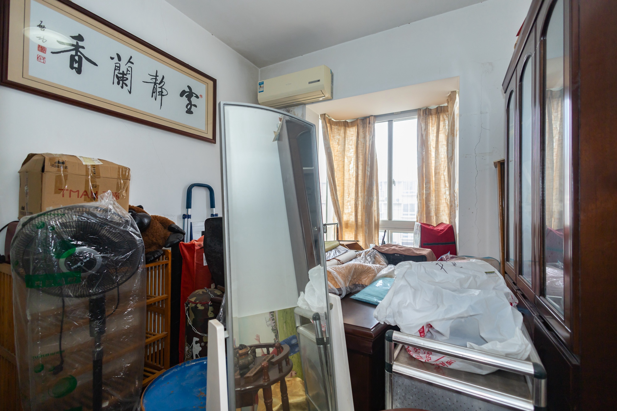 楚天馨苑  4室2厅2卫   93.00万卧室