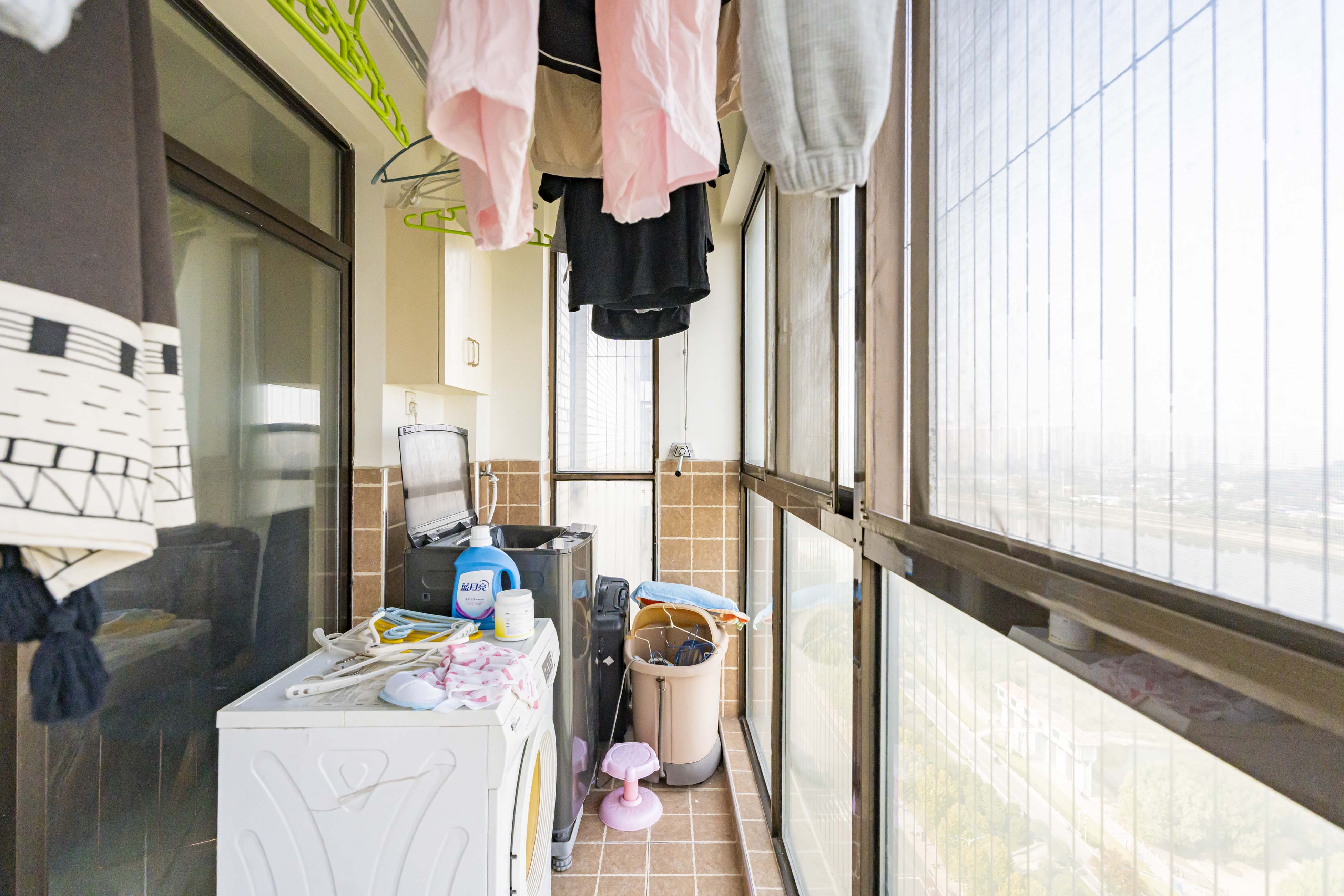 四方水岸(世方水岸)  3室2厅1卫   86.00万阳台