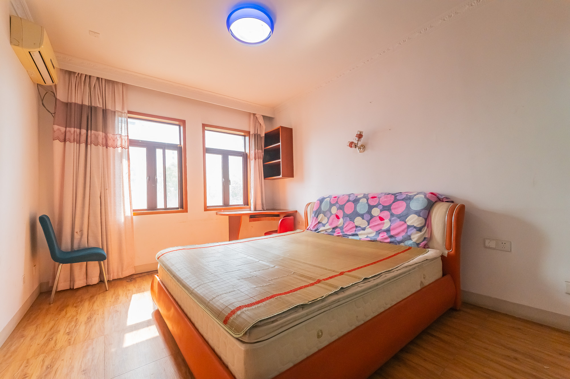 鹏基诺亚山林  3室2厅1卫    68.0万 鹏基诺亚山林  3室2厅1卫    68.0万卧室